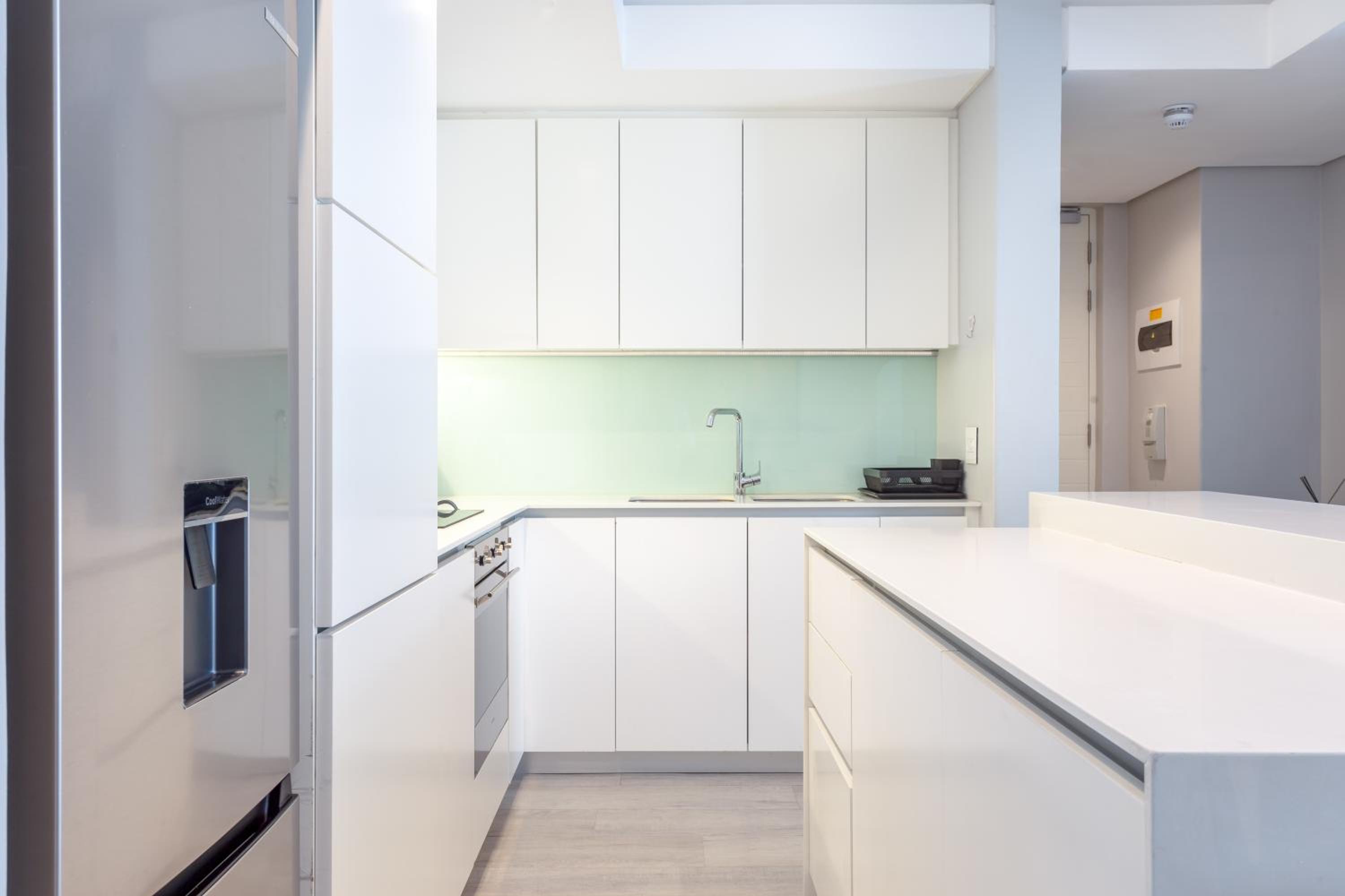 Trendy 2 bedroom apartment in Greenpoint, Cape Town. view 4