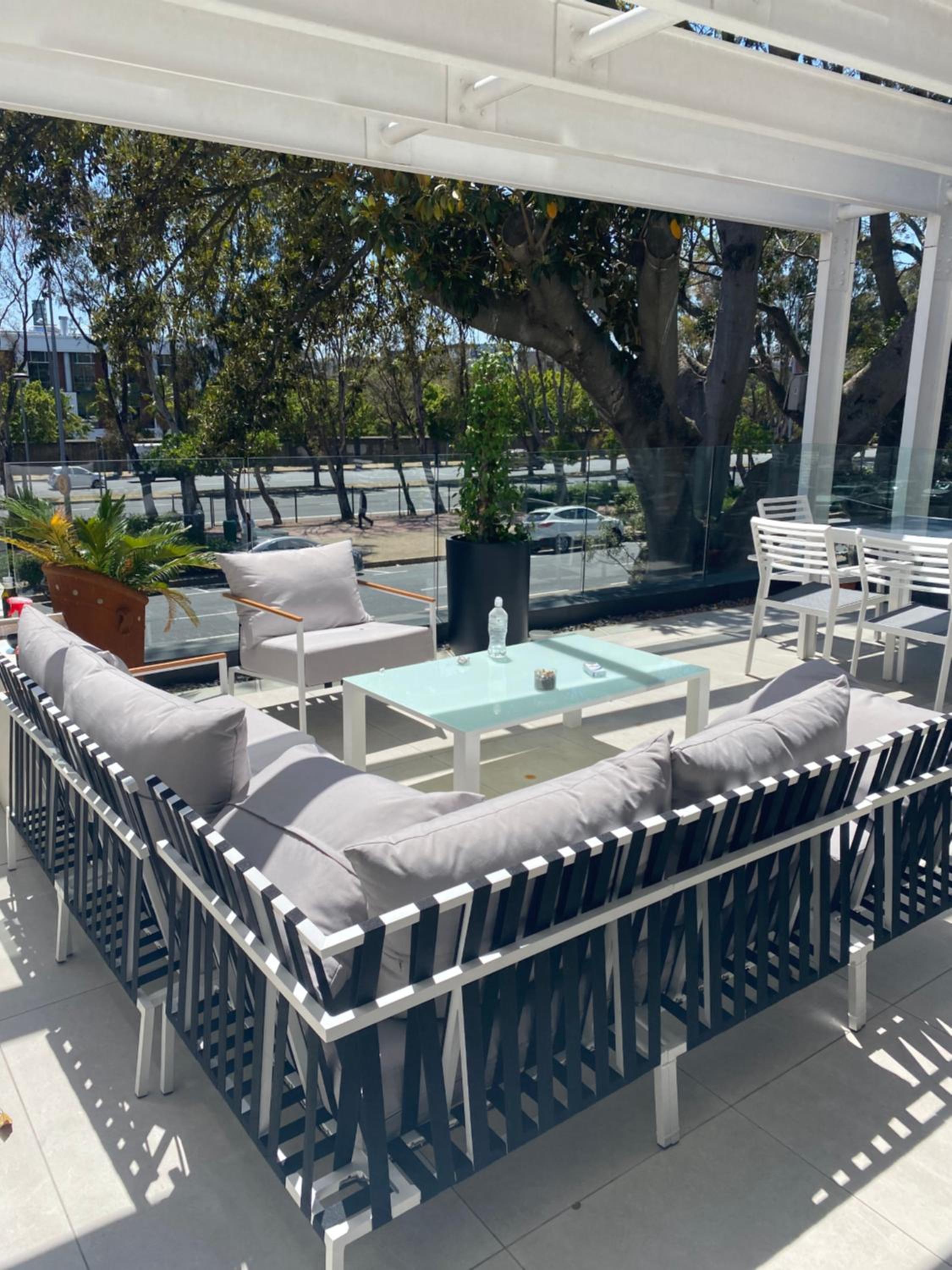 Trendy 2 bedroom apartment in Greenpoint, Cape Town. view 5
