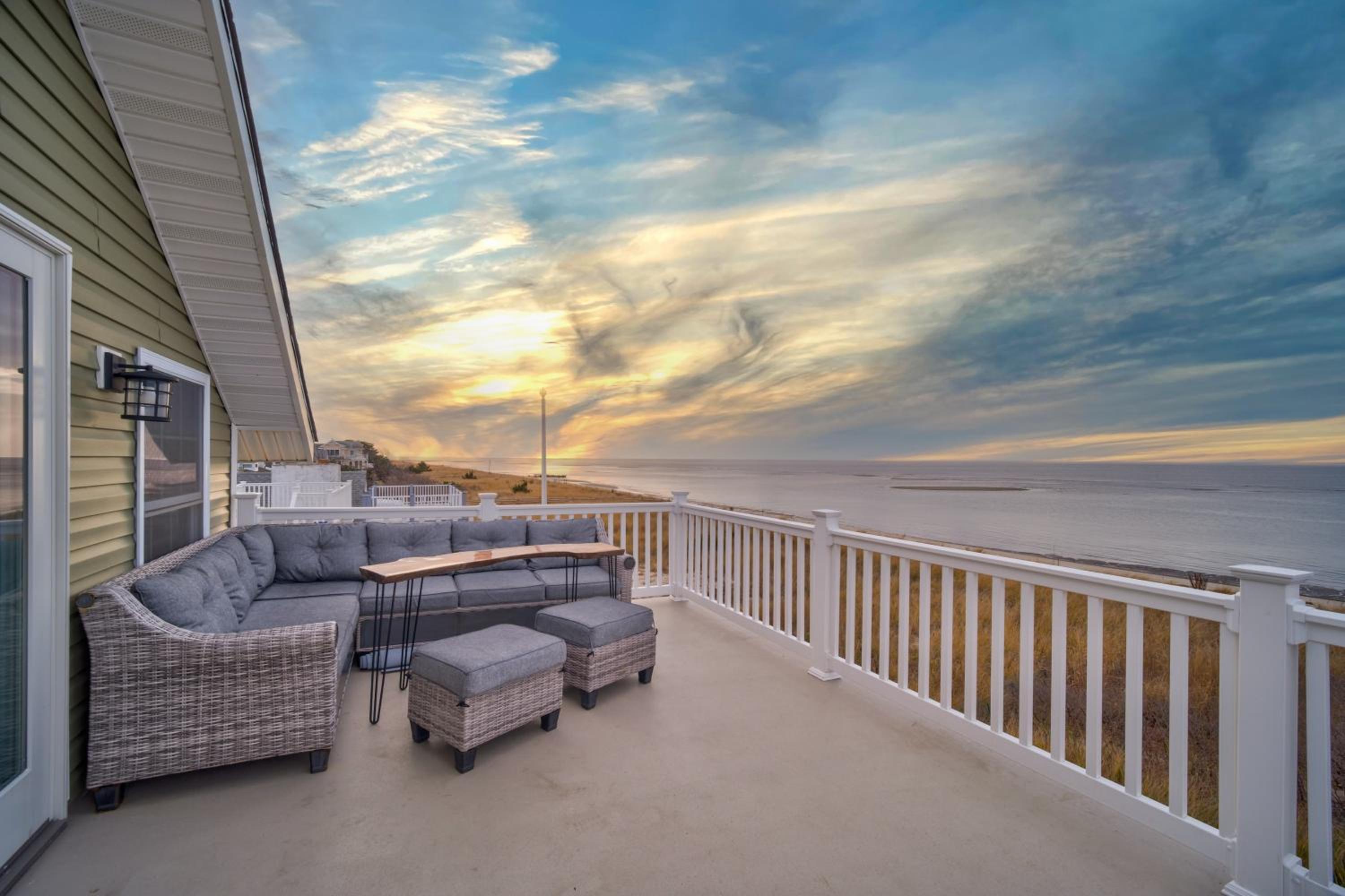Waterfront Escape-Breweries, Vineyards n' Sunsets view 4