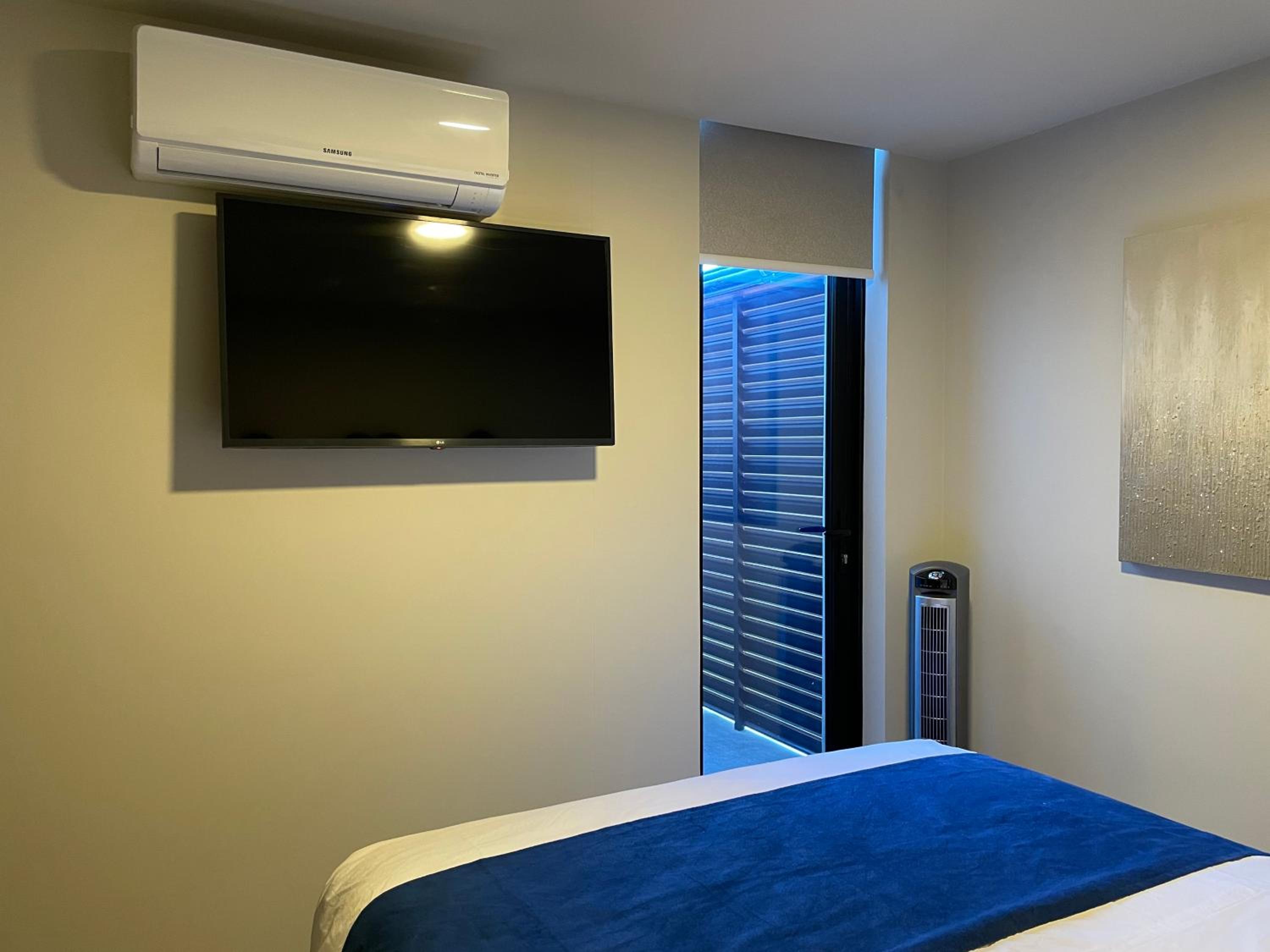 Cozy apartment with terrace, SJ Cosmopolitan Tower #402