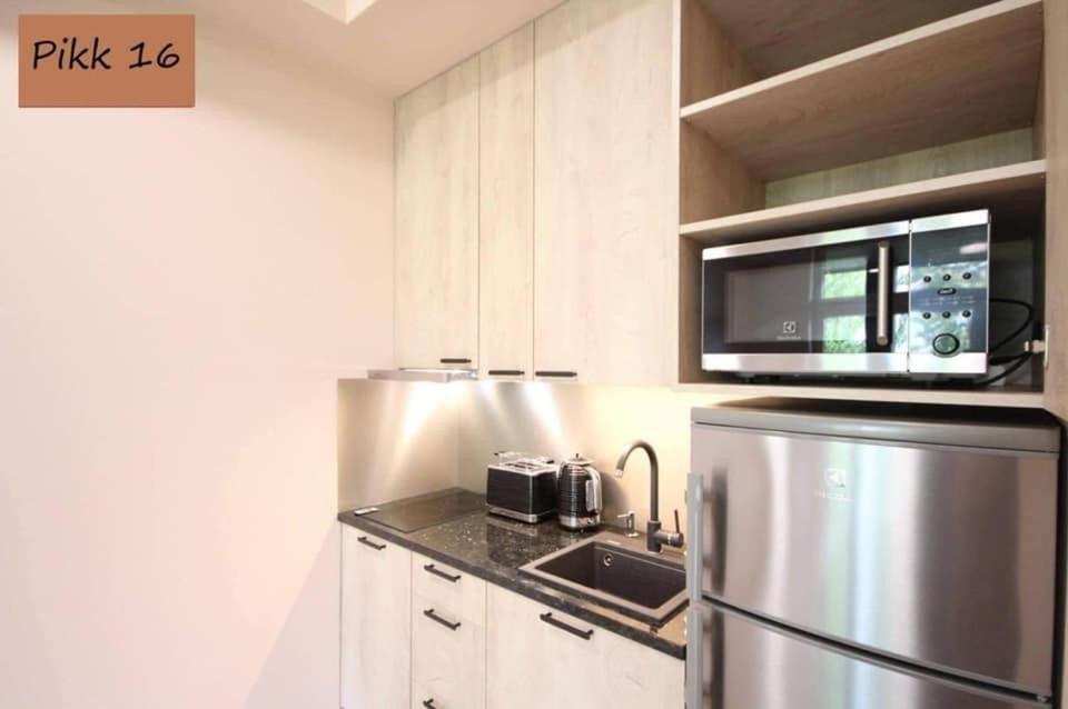 Cozy city center studioapartment, Free parking view 2
