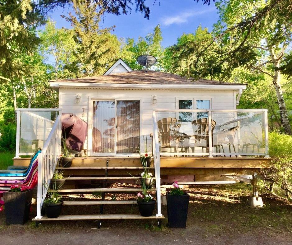 MANITOU BEACH COTTAGES by Prowess