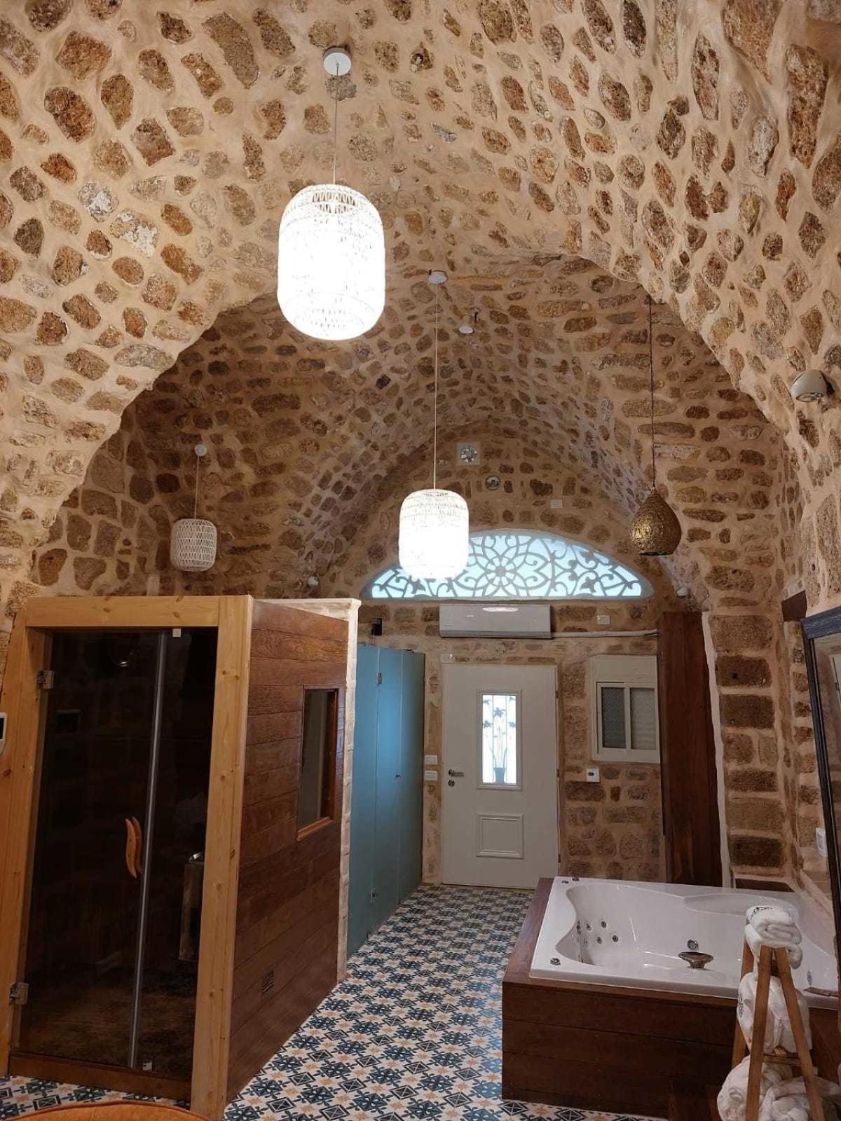 Akka - Image 2