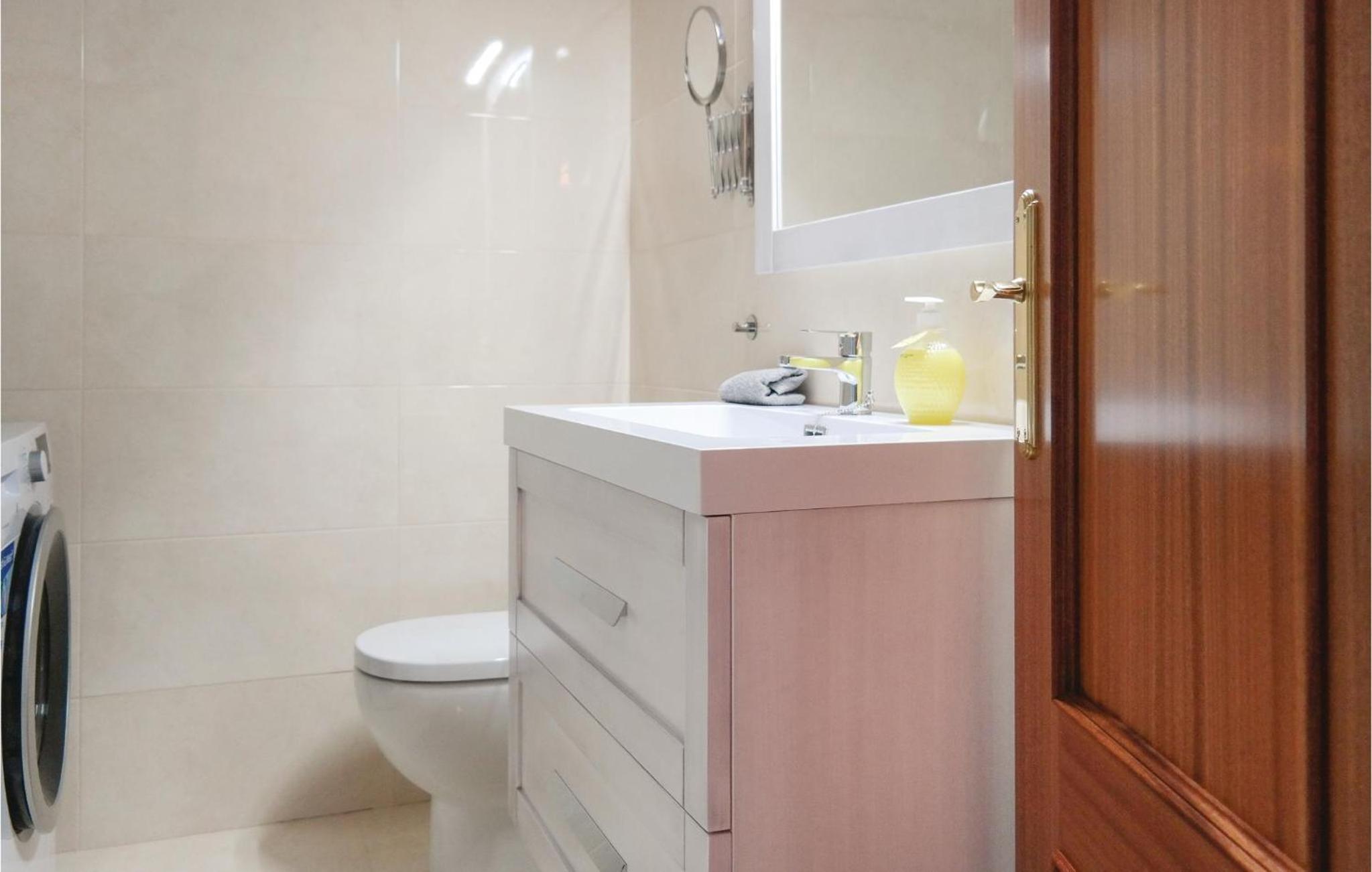 Cozy Apartment In Fuengirola With Wifi