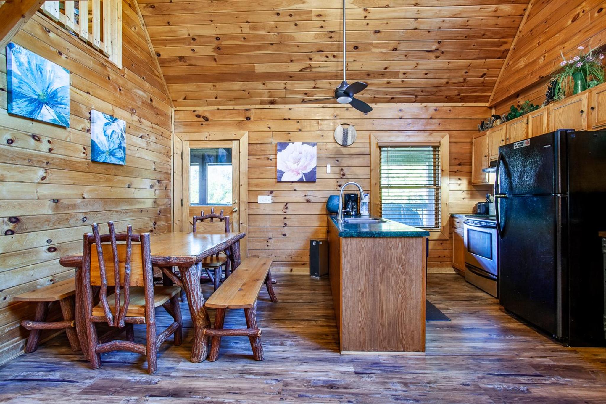 Laketown Bears - Pool Table & Hot Tub! view 2