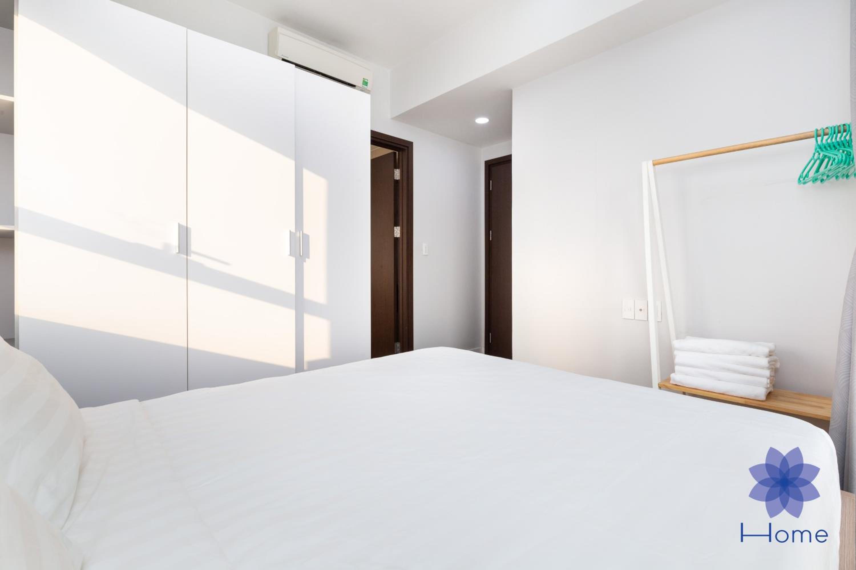 iHome Furnished Apartments with Free Gym & Pool, Airport Pick-Up Service