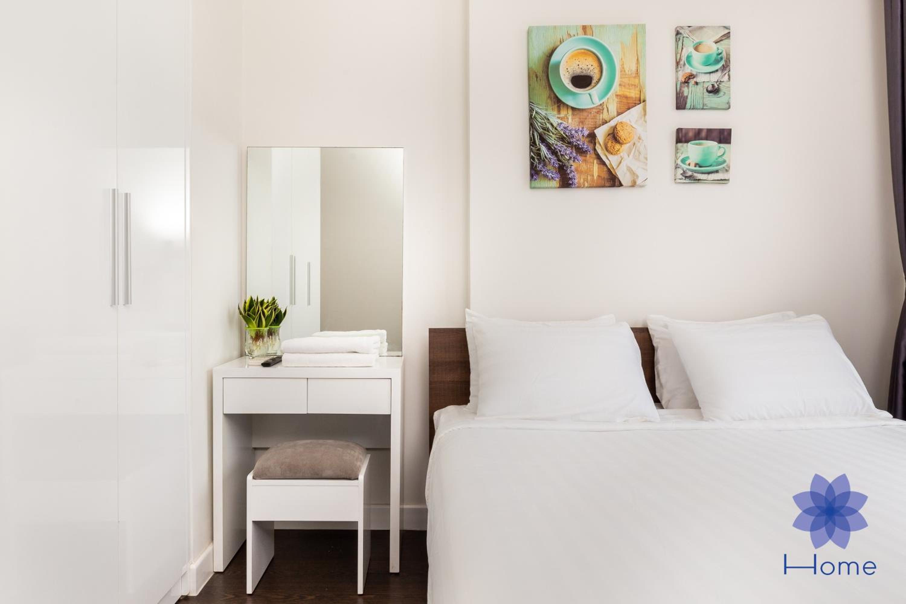 iHome Furnished Apartments with Free Gym & Pool, Airport Pick-Up Service