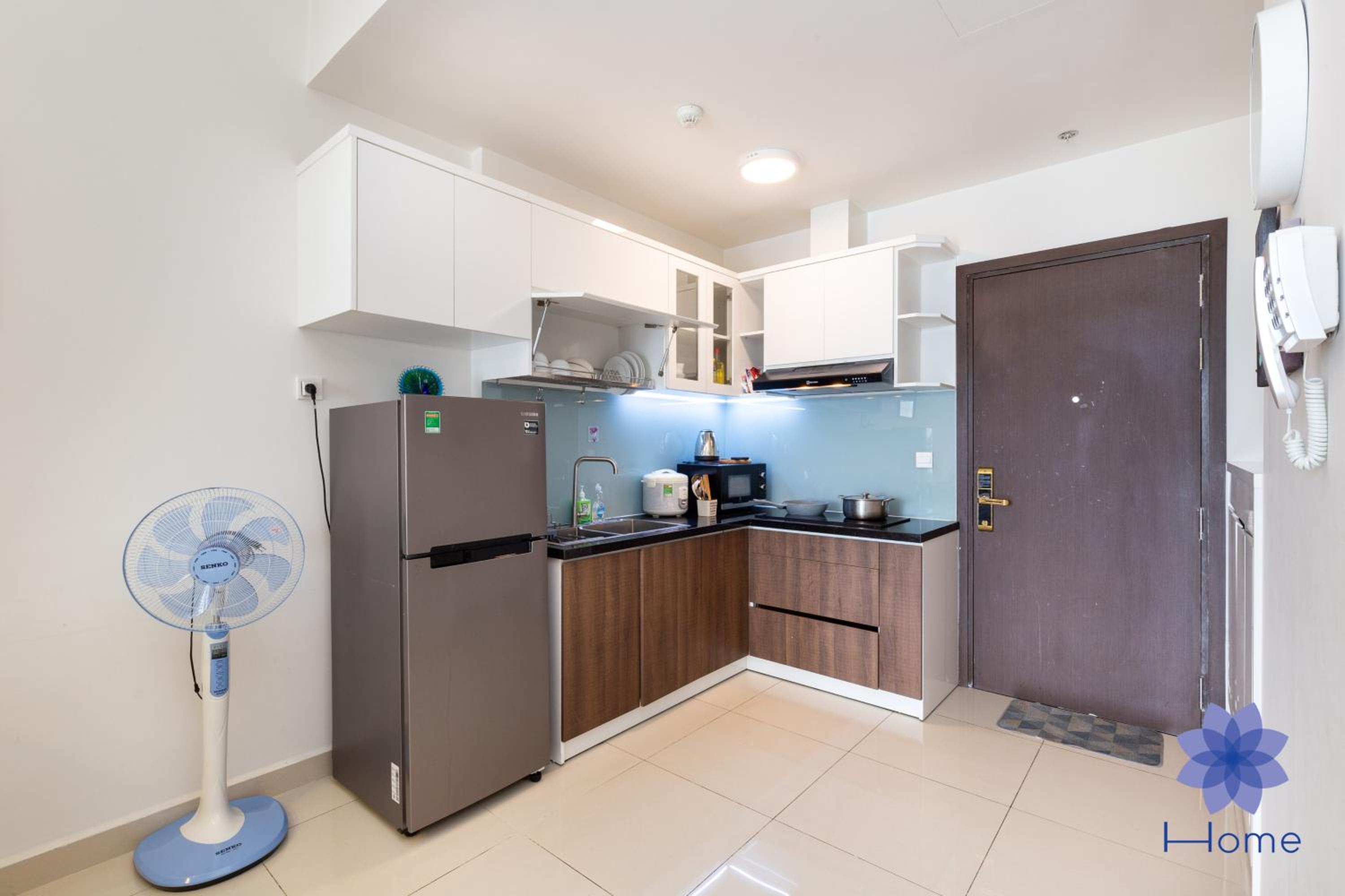 iHome Furnished Apartments with Free Gym & Pool, Airport Pick-Up Service