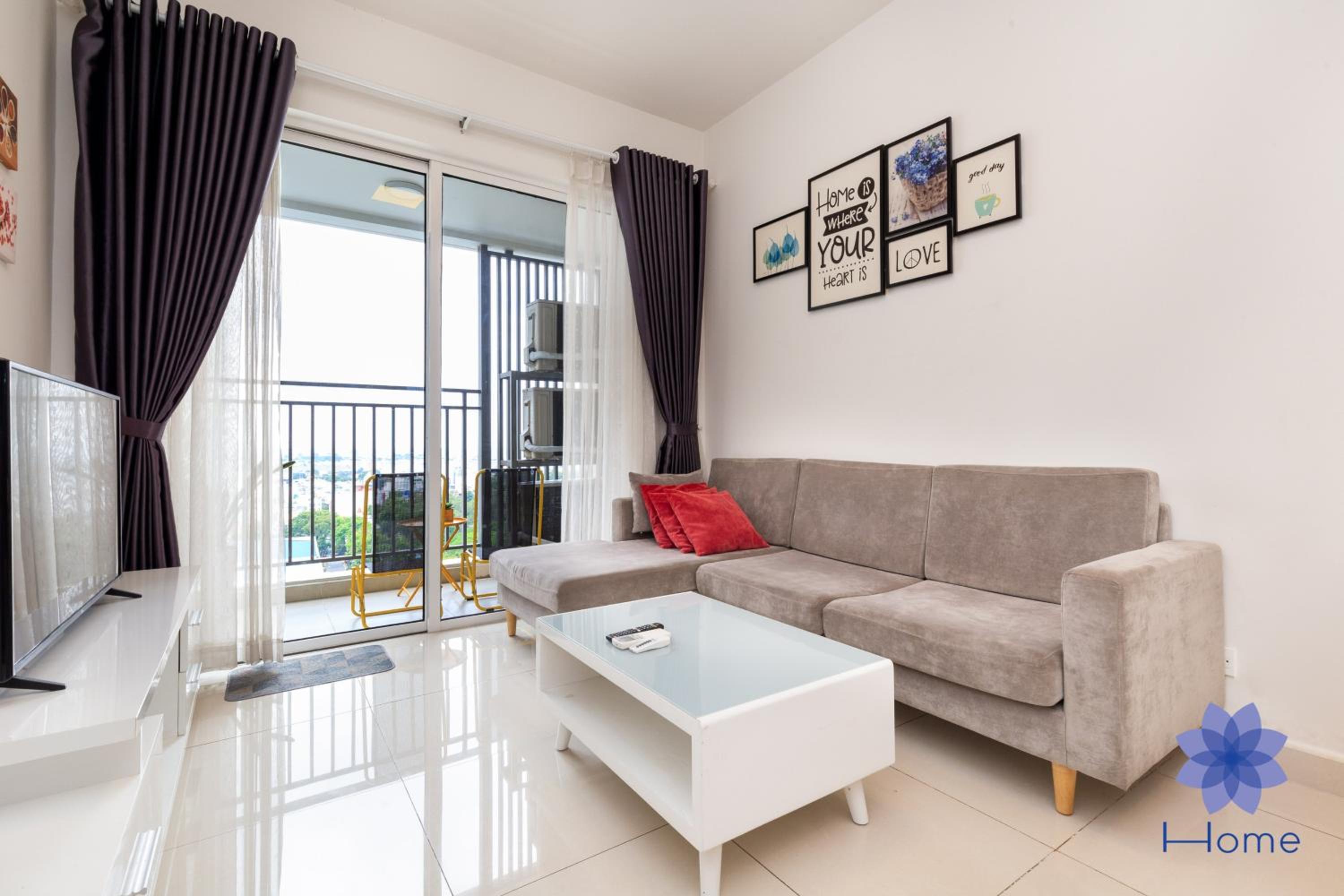 iHome Furnished Apartments with Free Gym & Pool, Airport Pick-Up Service