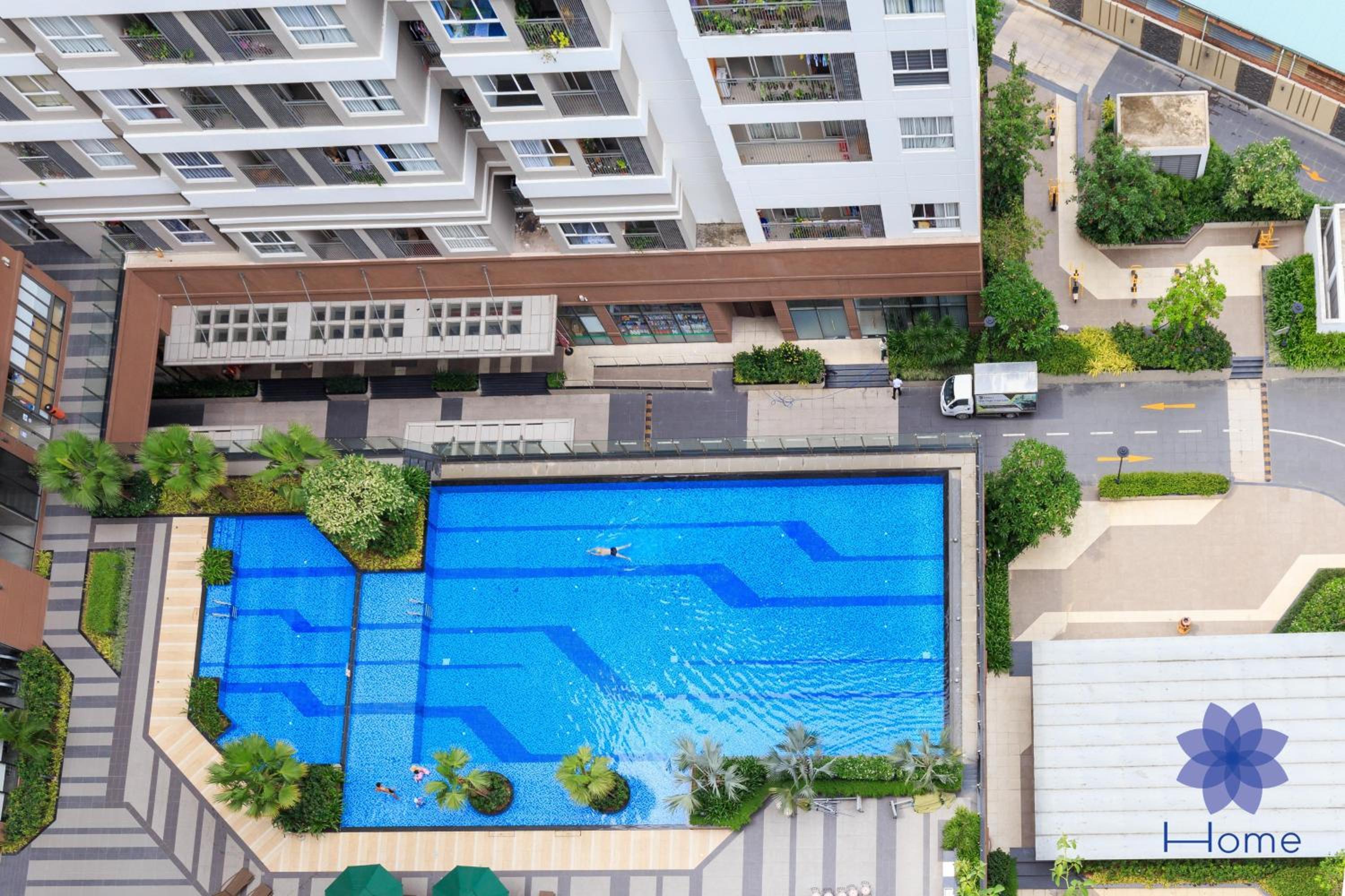 iHome Furnished Apartments with Free Gym & Pool, Airport Pick-Up Service