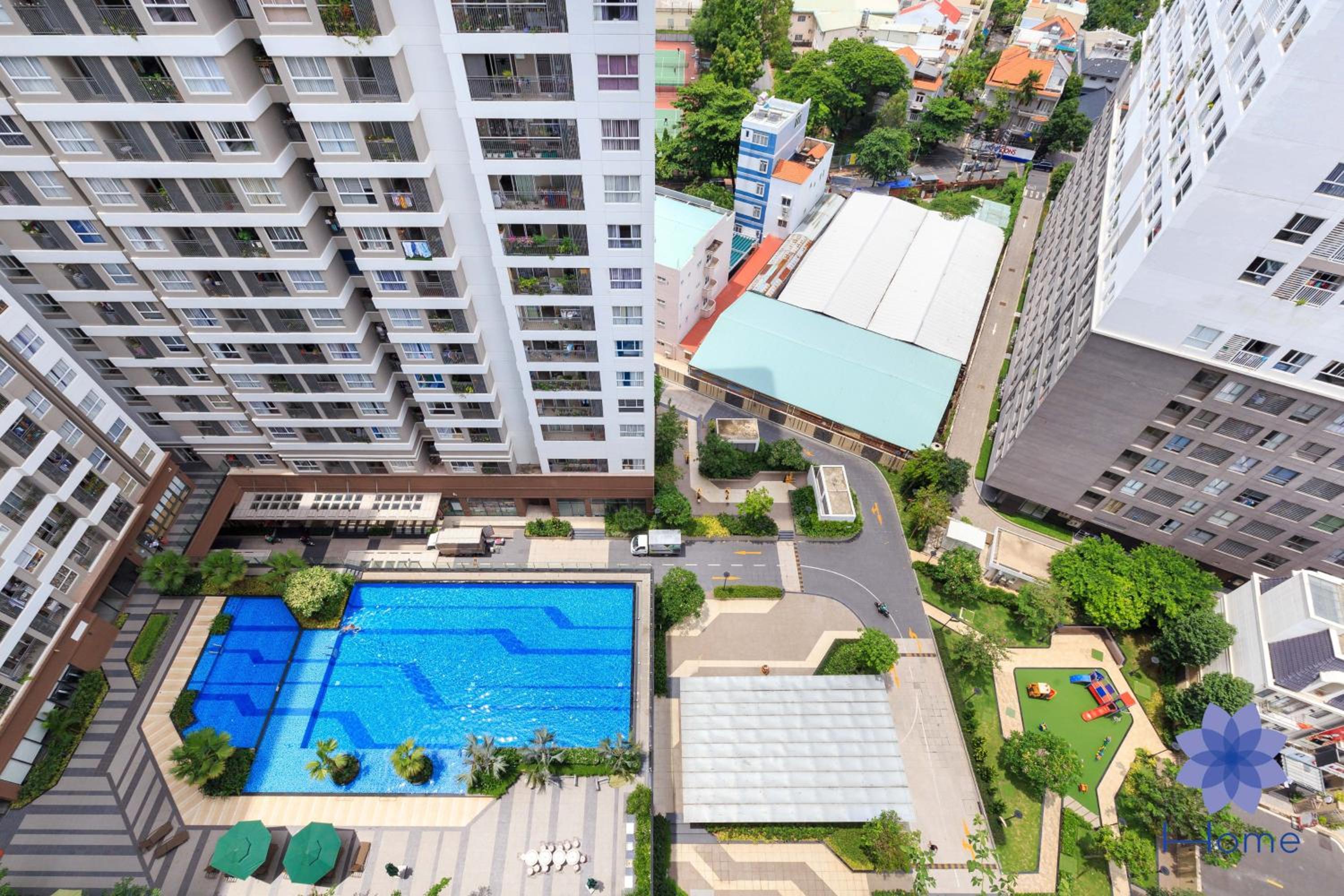iHome Furnished Apartments with Free Gym & Pool, Airport Pick-Up Service