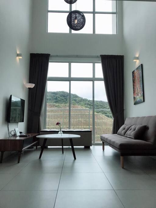 W3WarmStay@GoldenHills/3RPenthouse/WiFi/PasarMalam/2carpark