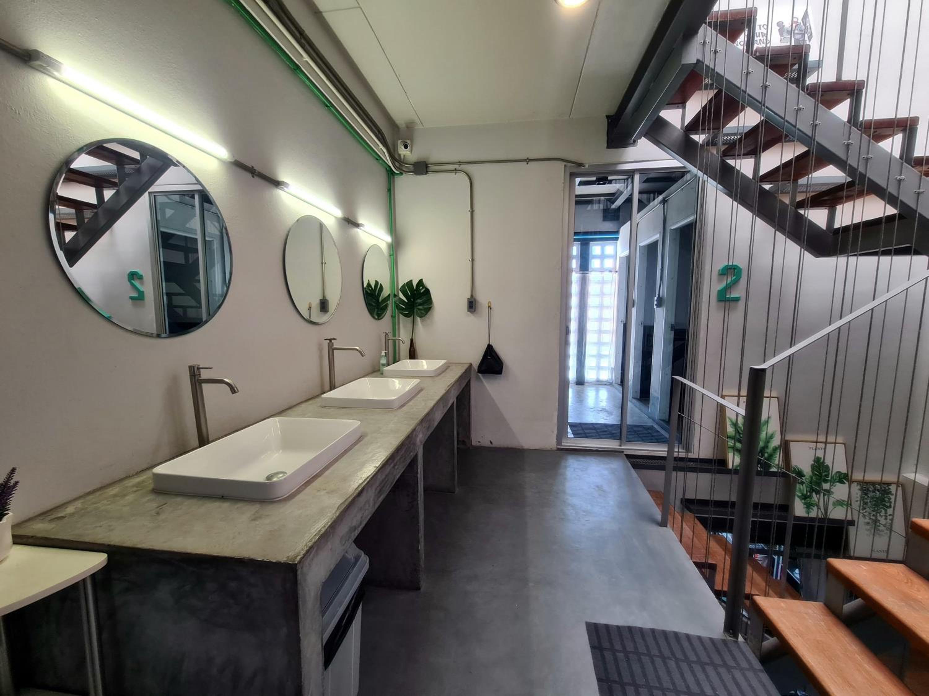 Hybrit hostel&cafe