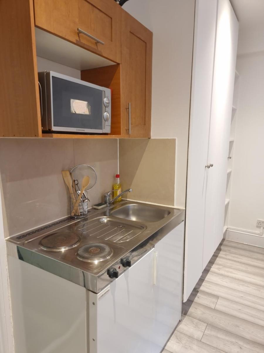 F23-Spacious Studio Fits 4 Near Paddington