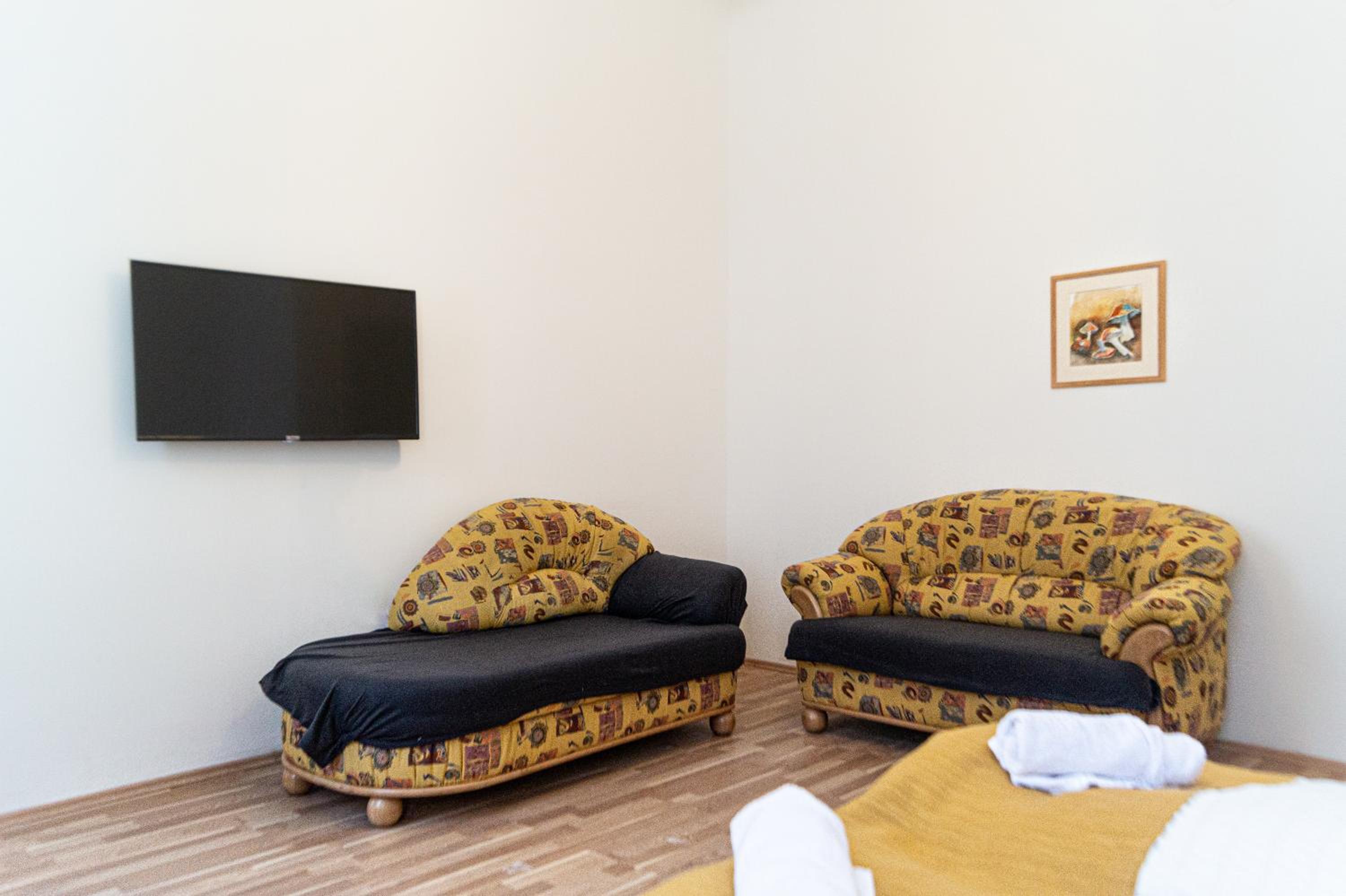 Pleasant 4 private rooms in shared Apartment- Ideal for short & Longstays