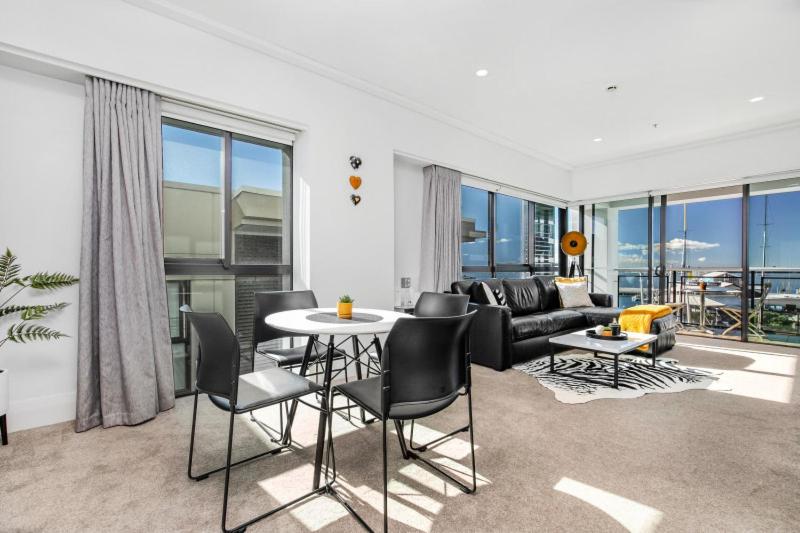 Auckland Viaduct Chic Luxury Waterfront Views! view 4