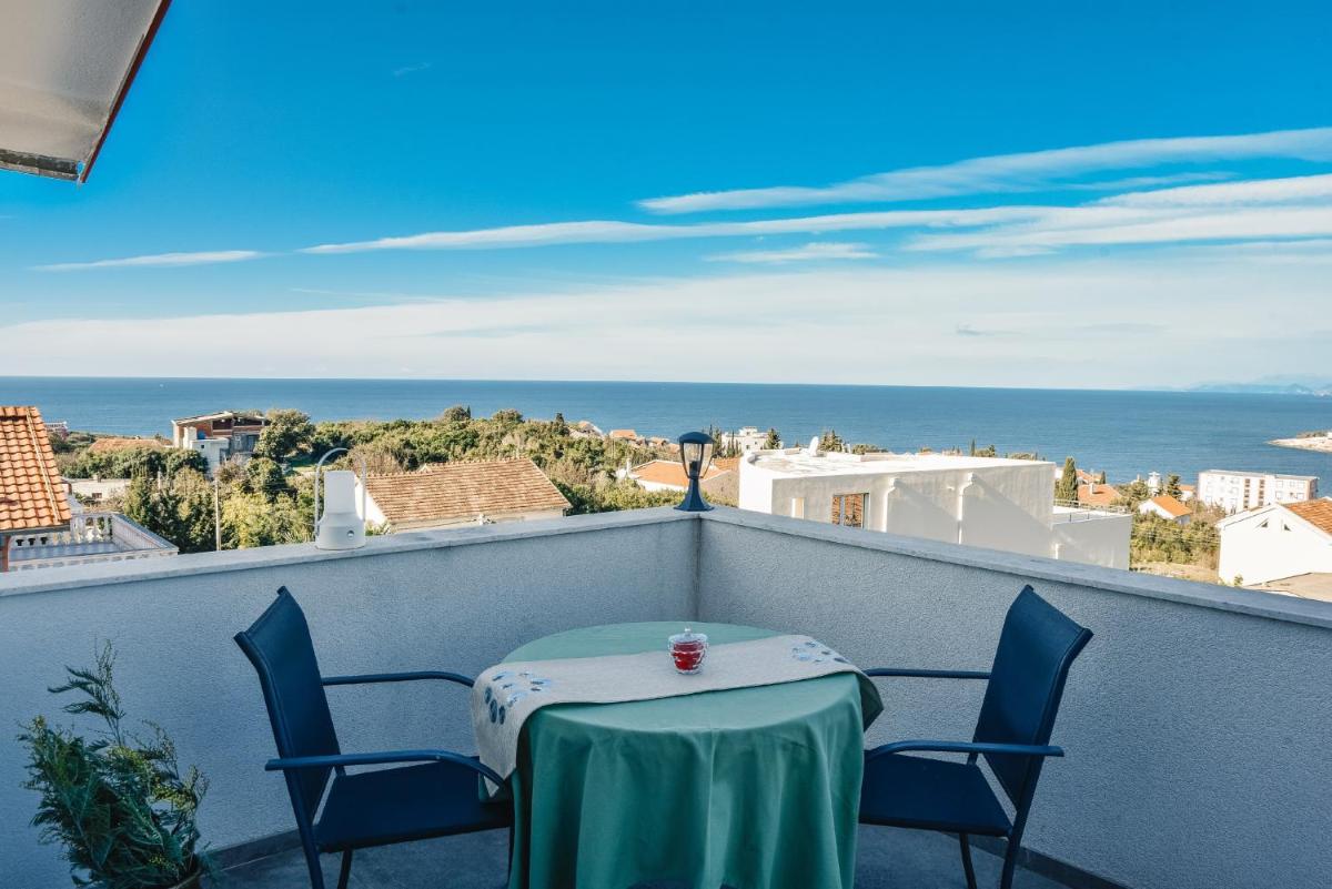 Seaview Apartments Bonaca view 2
