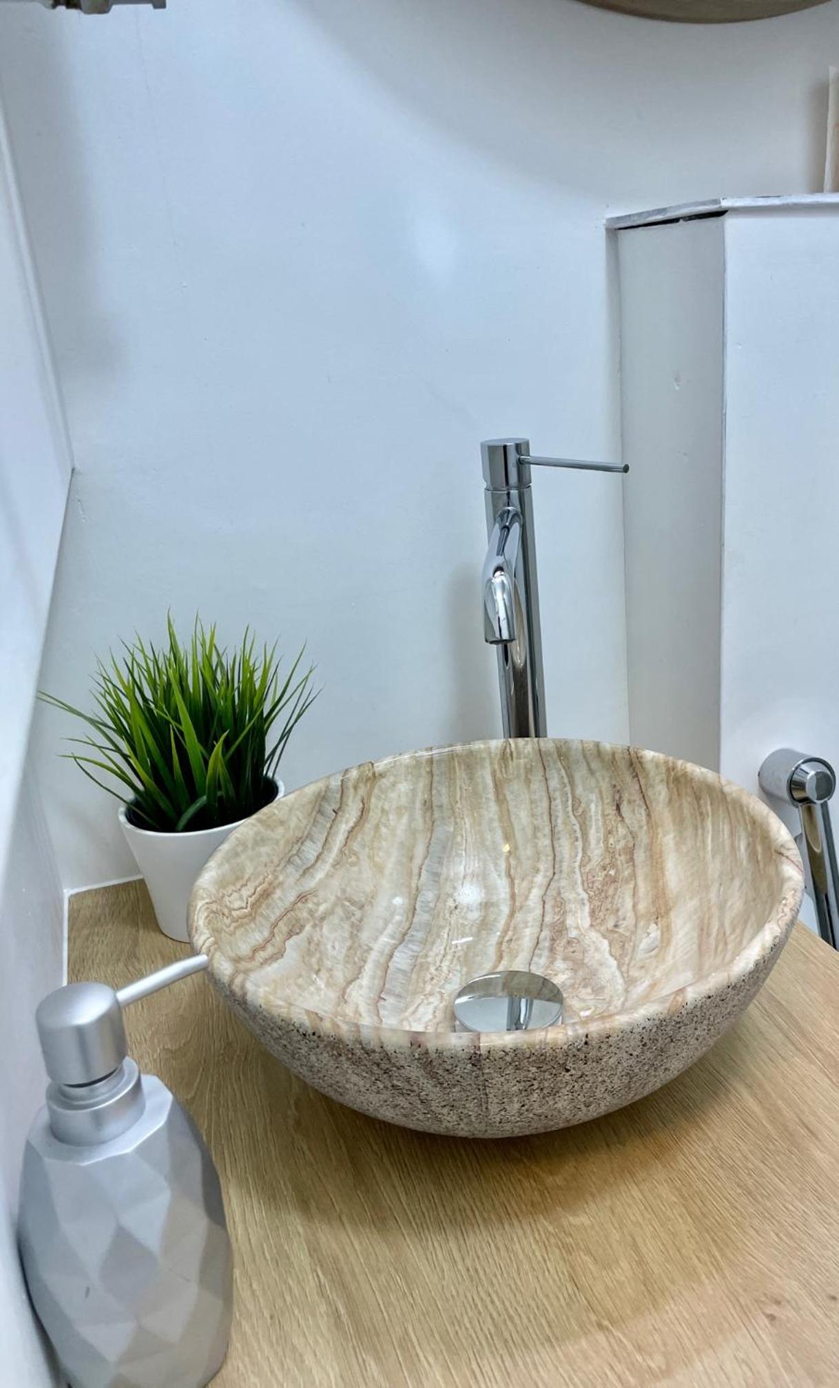 Metropole Apartments Studio City view 3