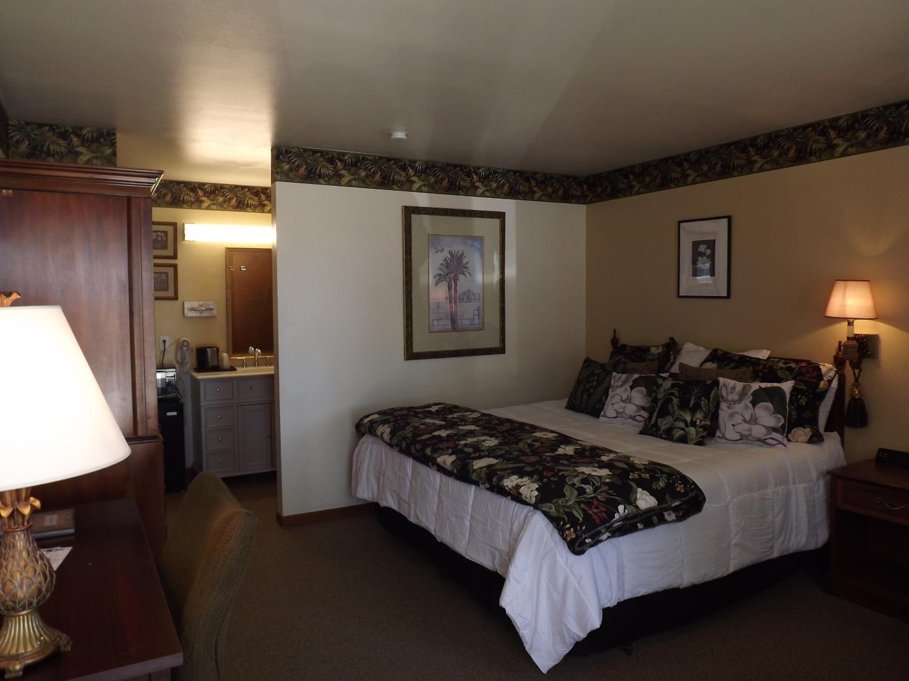 Crest Country Inn