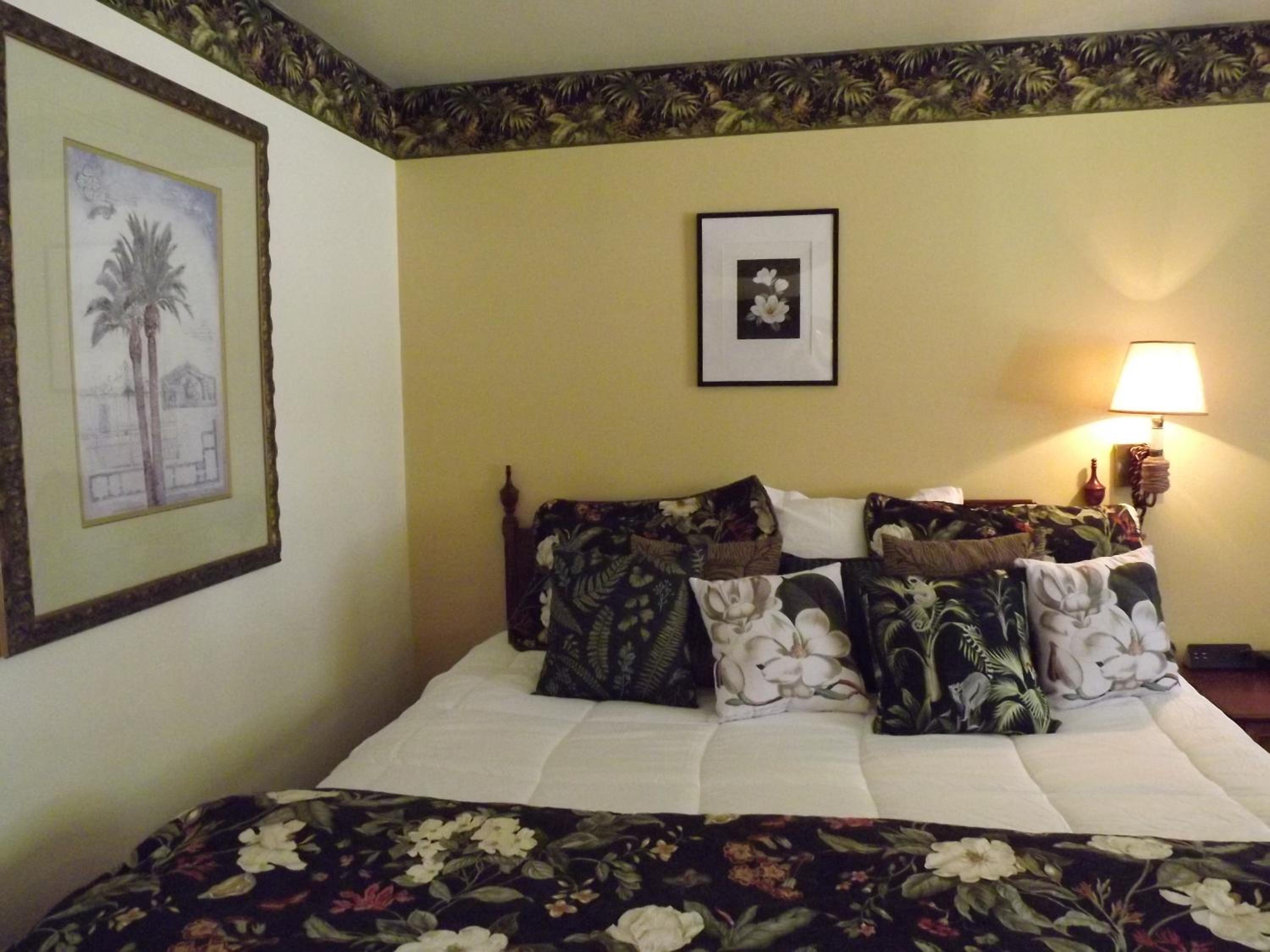 Crest Country Inn