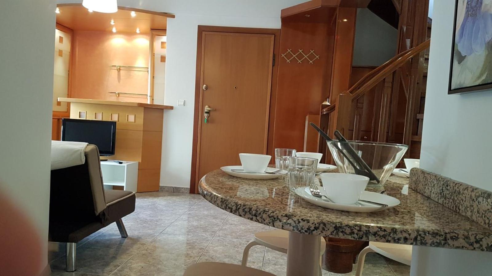 Maisonaitte-Athens Center, 4 BD, 2 BATH