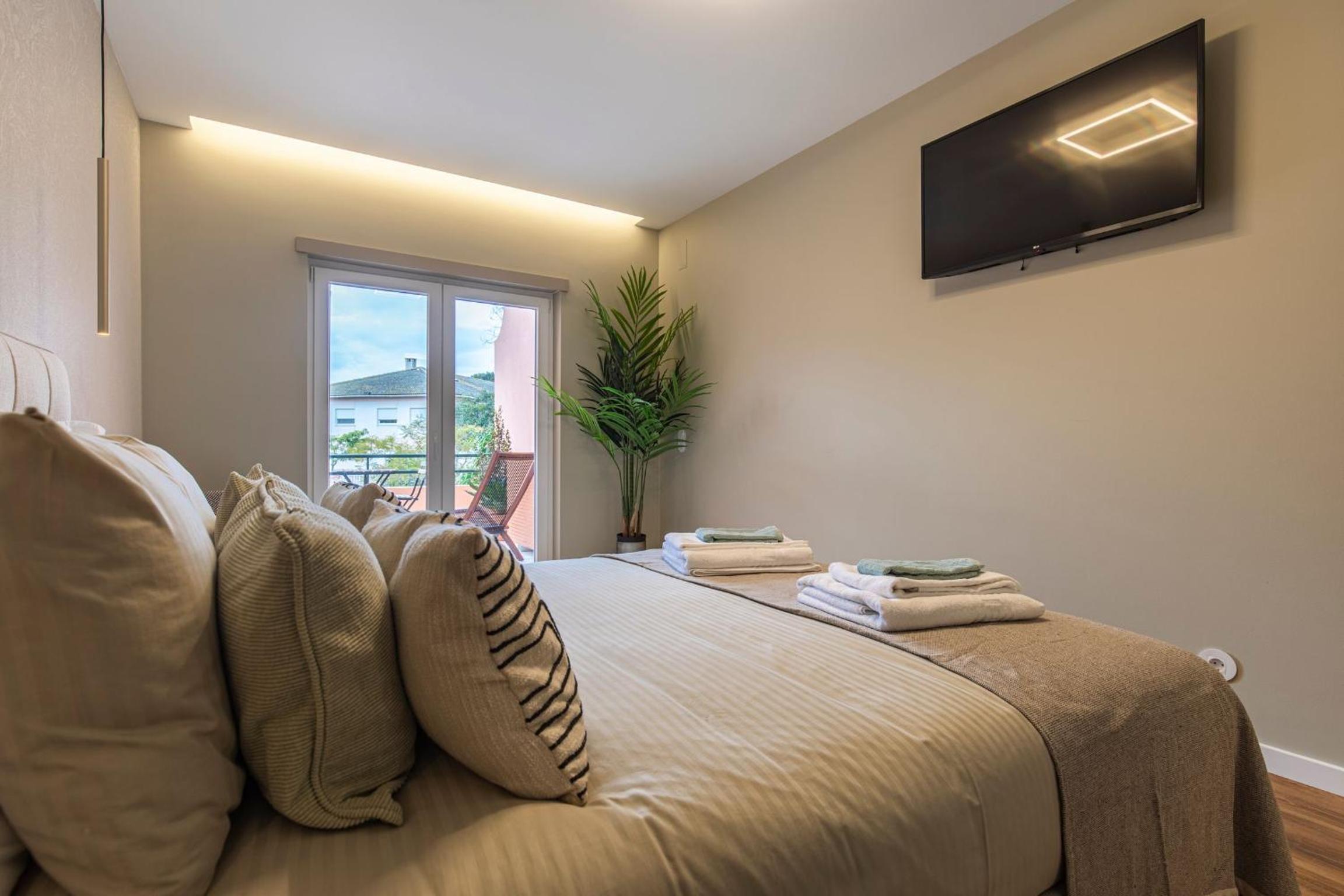 Deluxe 2BDR Apartment in Carcavelos by LovelyStay view 2