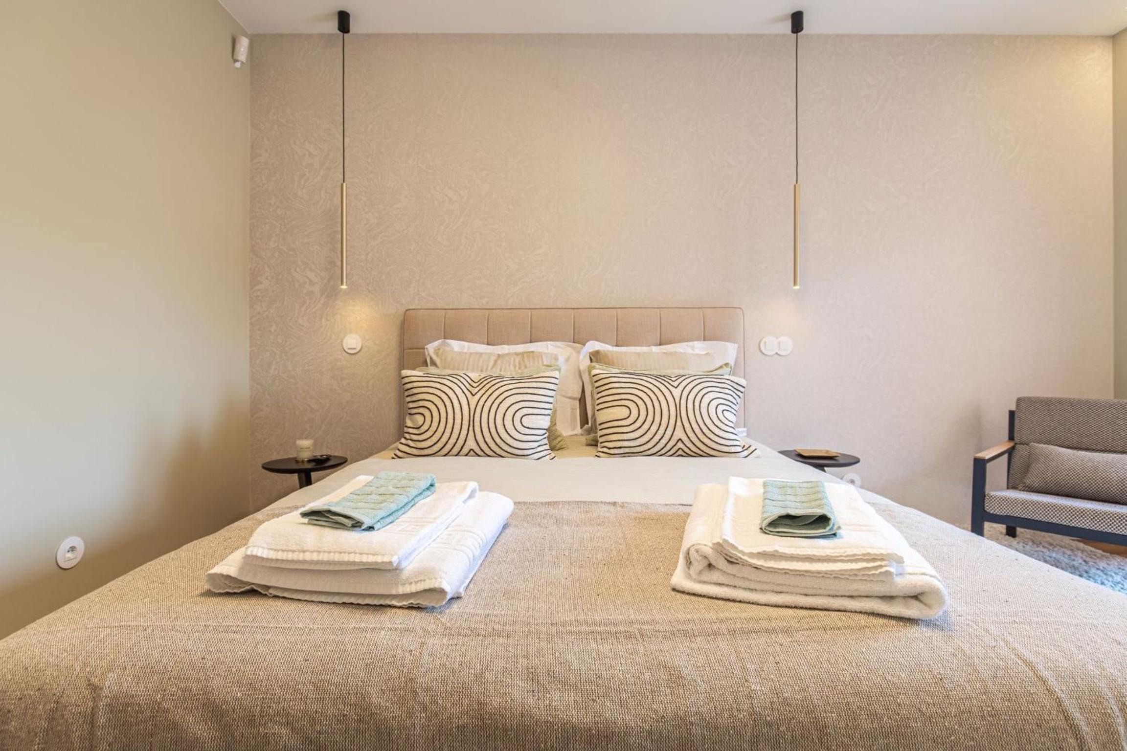 Deluxe 2BDR Apartment in Carcavelos by LovelyStay view 5