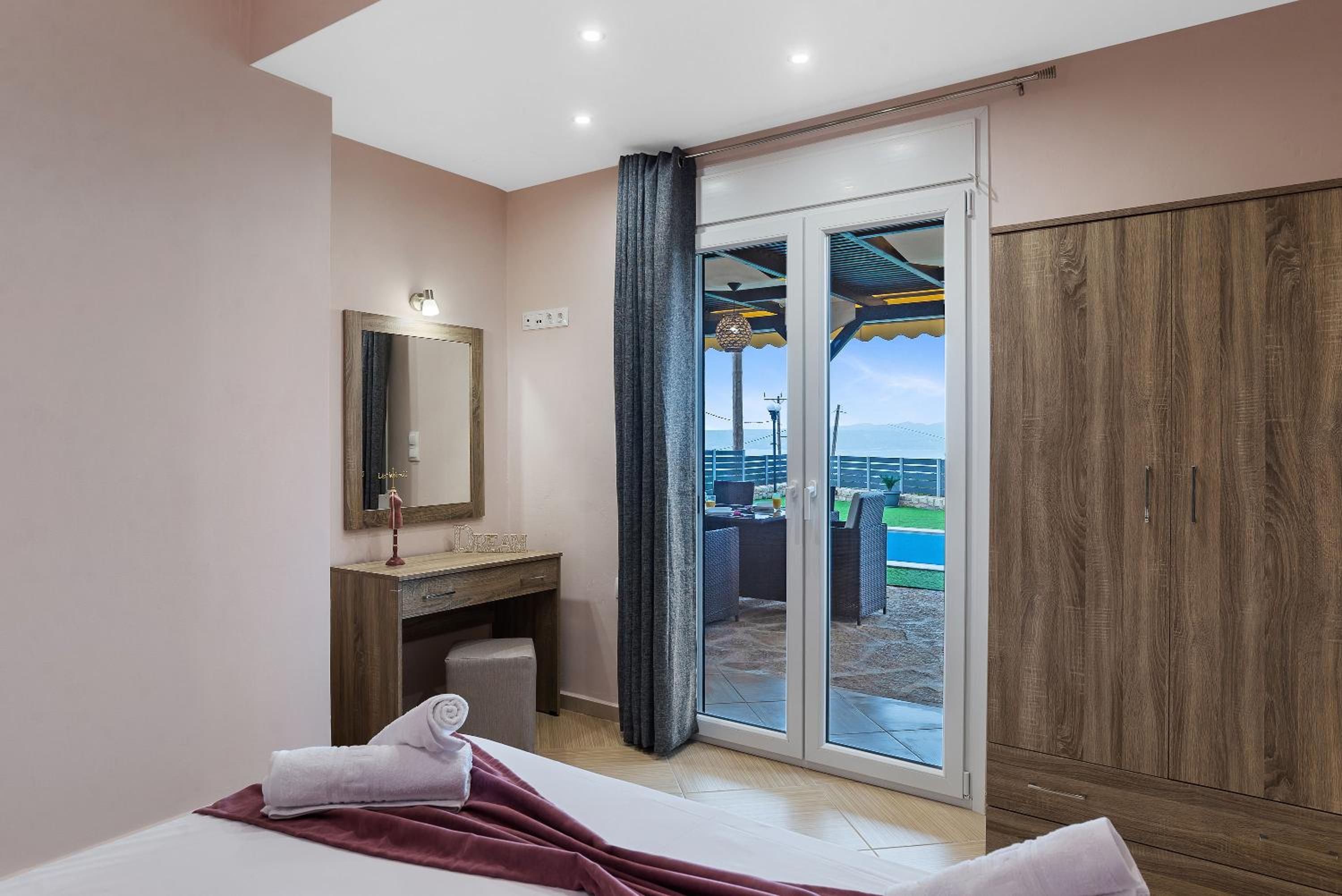 Nikos Dimitra Luxury Home BY APOKORONAS-VILLAS photo 2