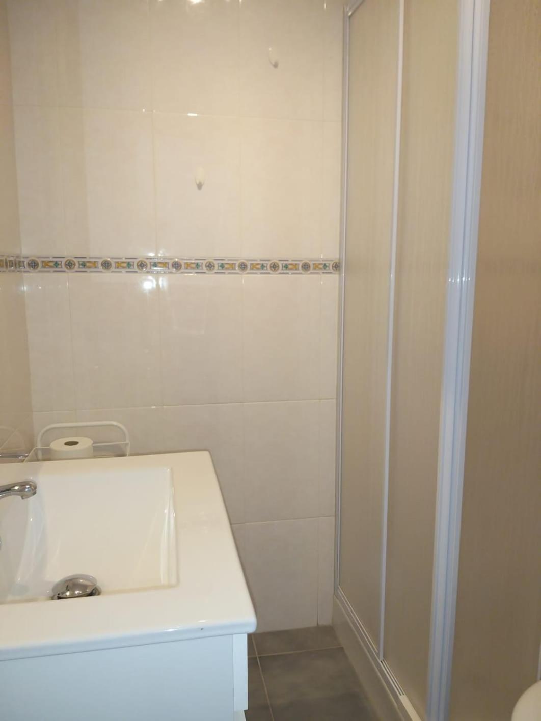APARTAMENTOS ALBAIDA en Nerja — bathroom