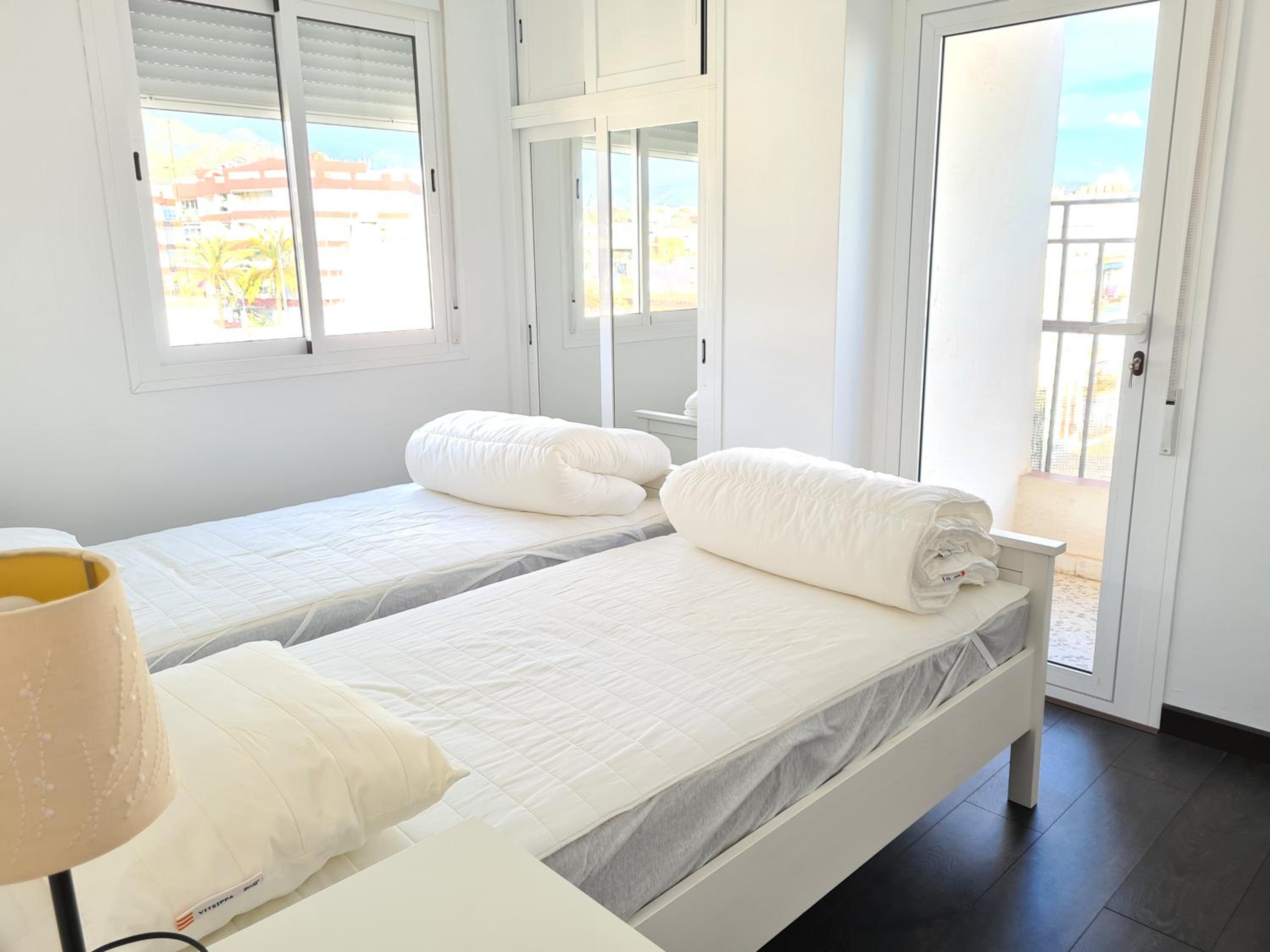 APARTAMENTOS ALBAIDA en Nerja — hotel room