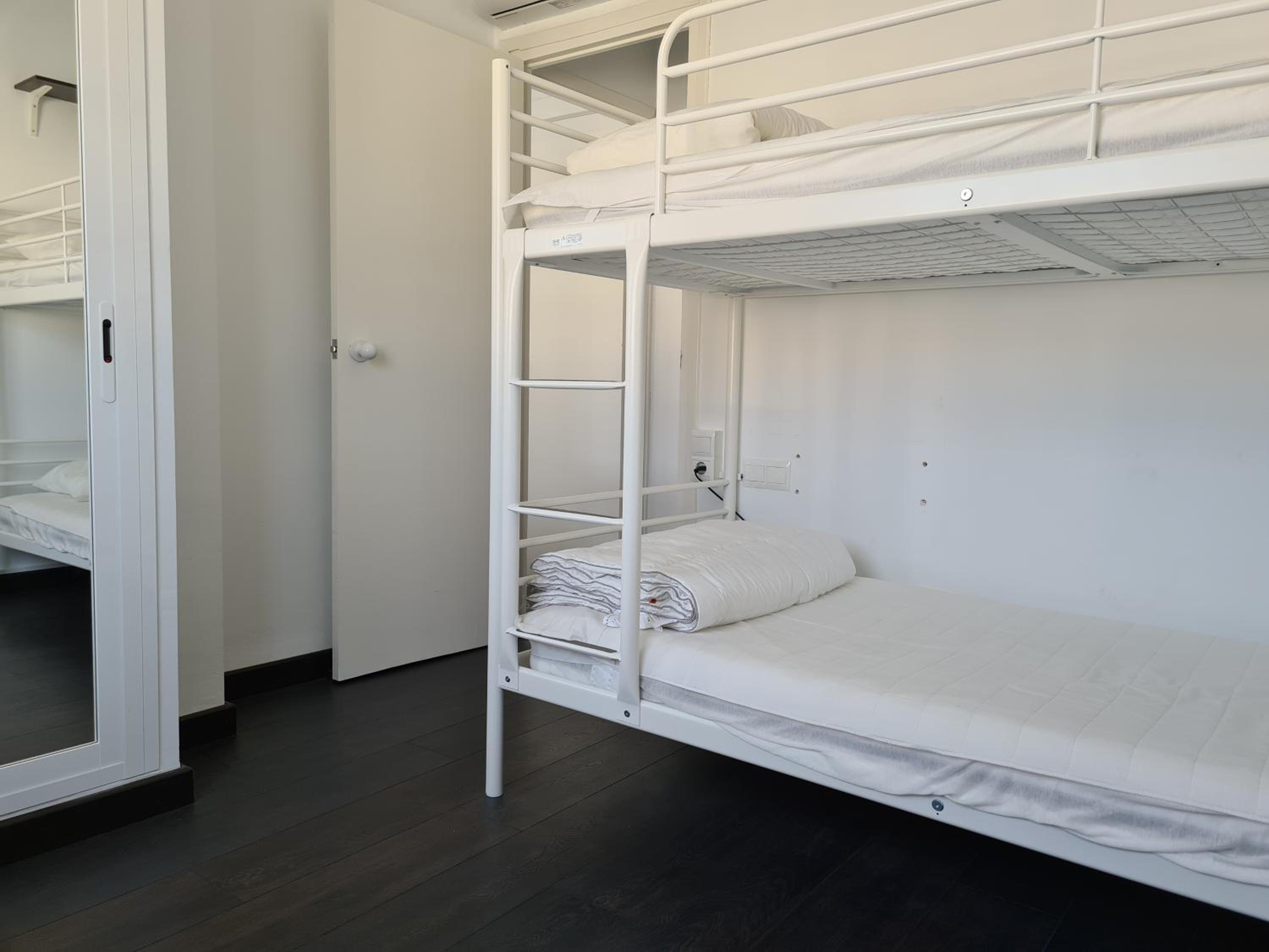 APARTAMENTOS ALBAIDA en Nerja — hotel room