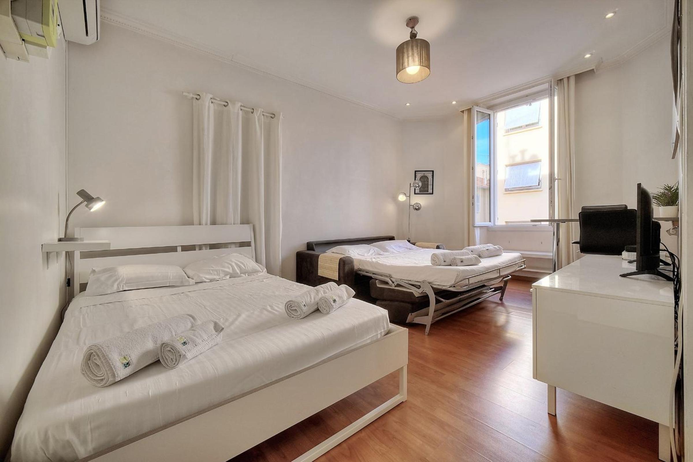 Upstays Forville Market 22m2 Studio view 3