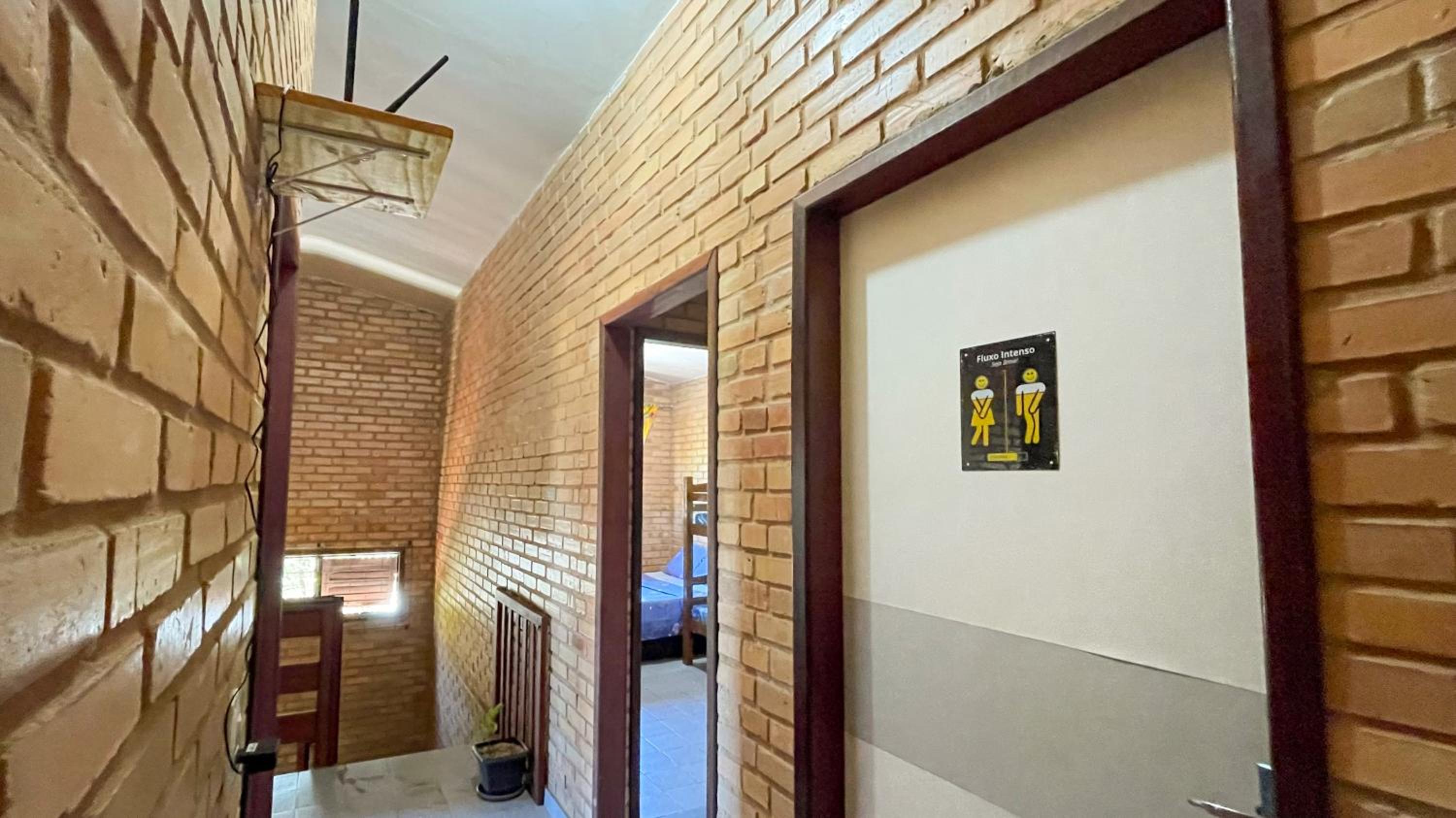 Pousada São Jorge 1 MIN A PÉ DA PRAIA Casa de família, simples e aconchegante, Na Av principal da praia café disponível até 12hs cozinha completa e churras
