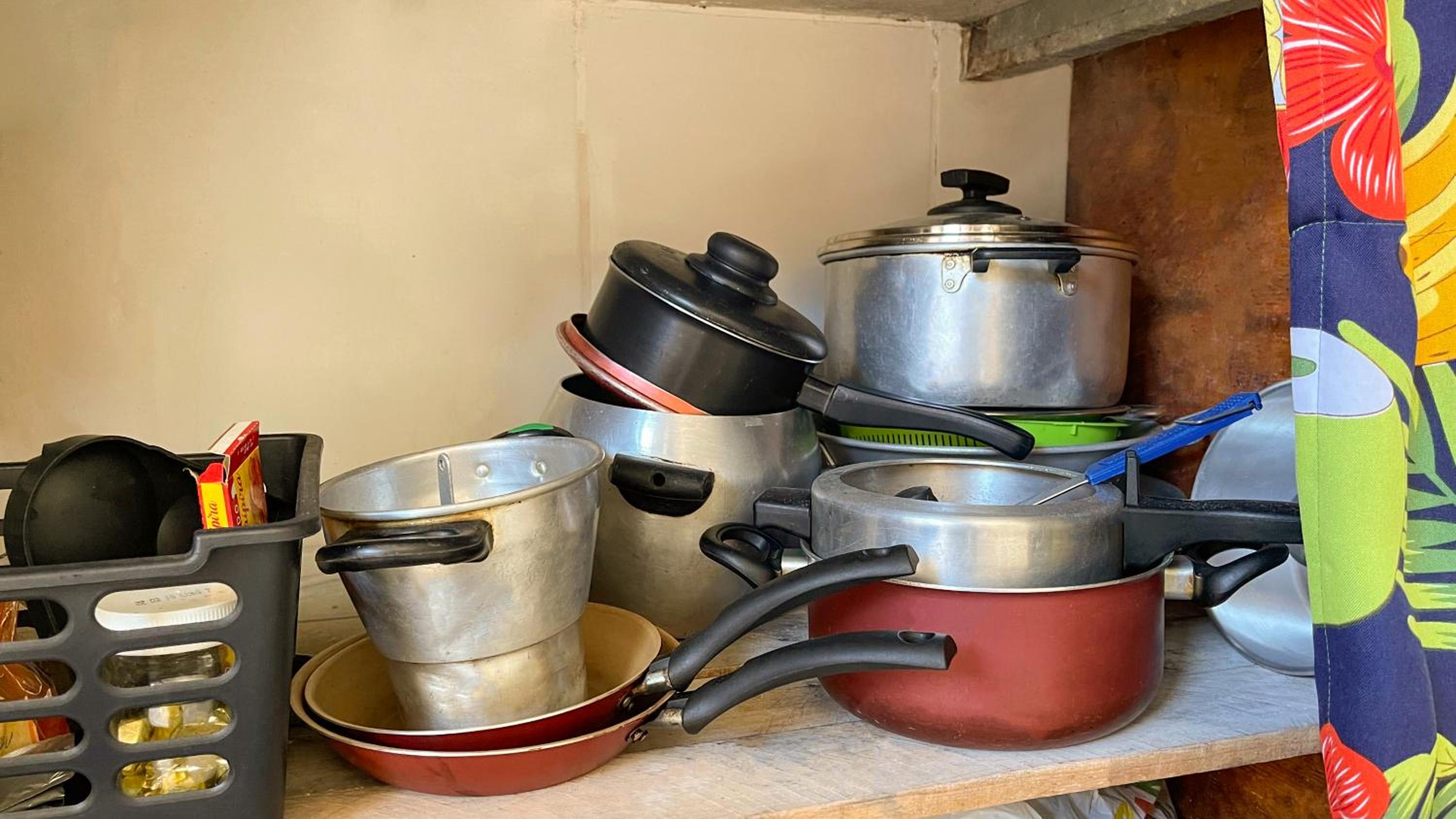 Pousada São Jorge 1 MIN A PÉ DA PRAIA Casa de família, simples e aconchegante, Na Av principal da praia café disponível até 12hs cozinha completa e churras