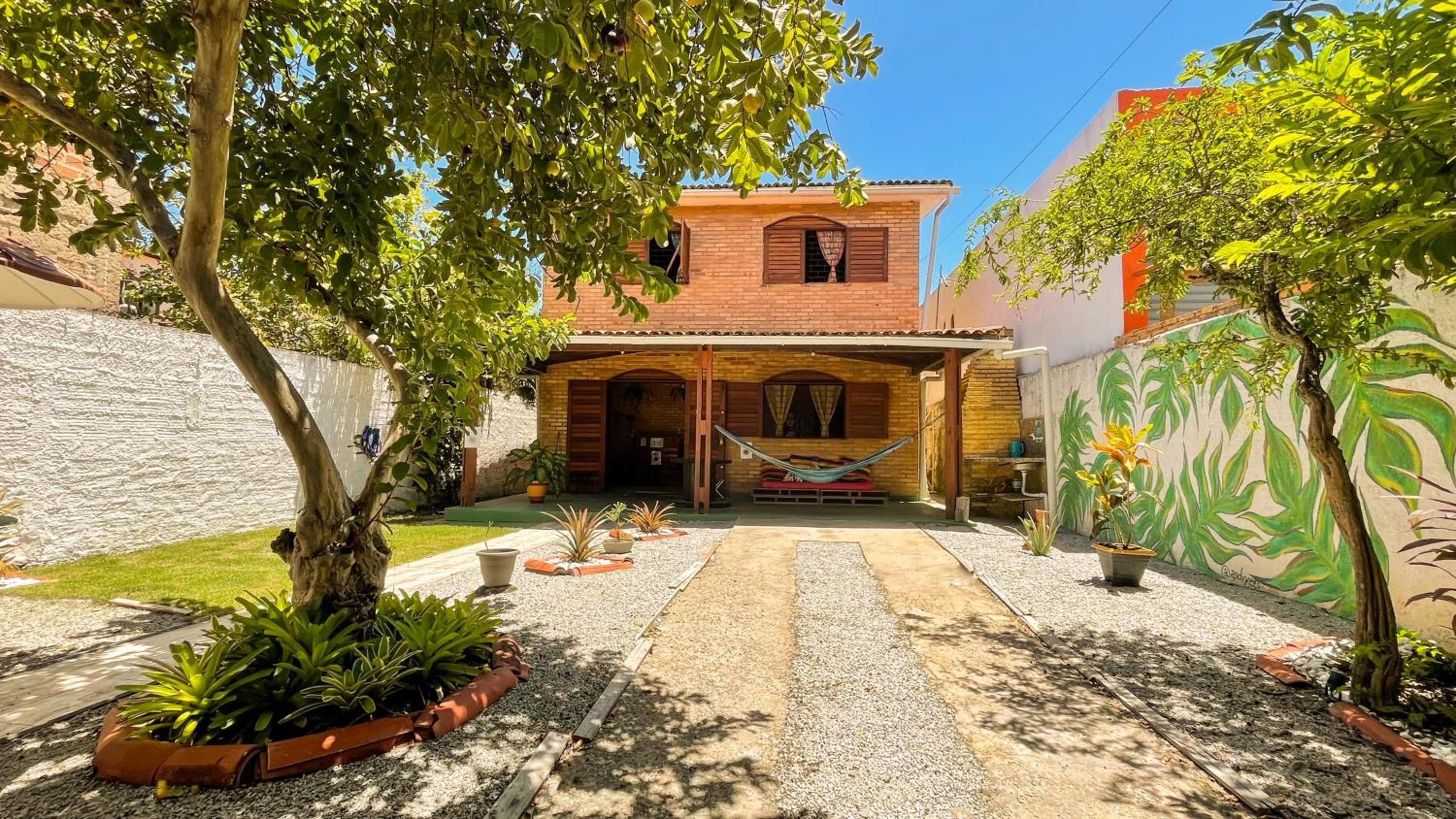 Pousada São Jorge 1 MIN A PÉ DA PRAIA Casa de família, simples e aconchegante, Na Av principal da praia café disponível até 12hs cozinha completa e churras