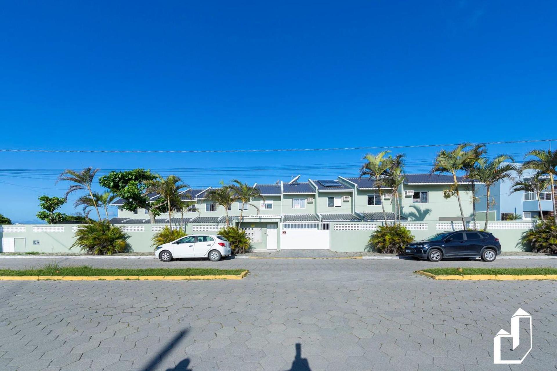 Frente ao mar com 03 dormitórios