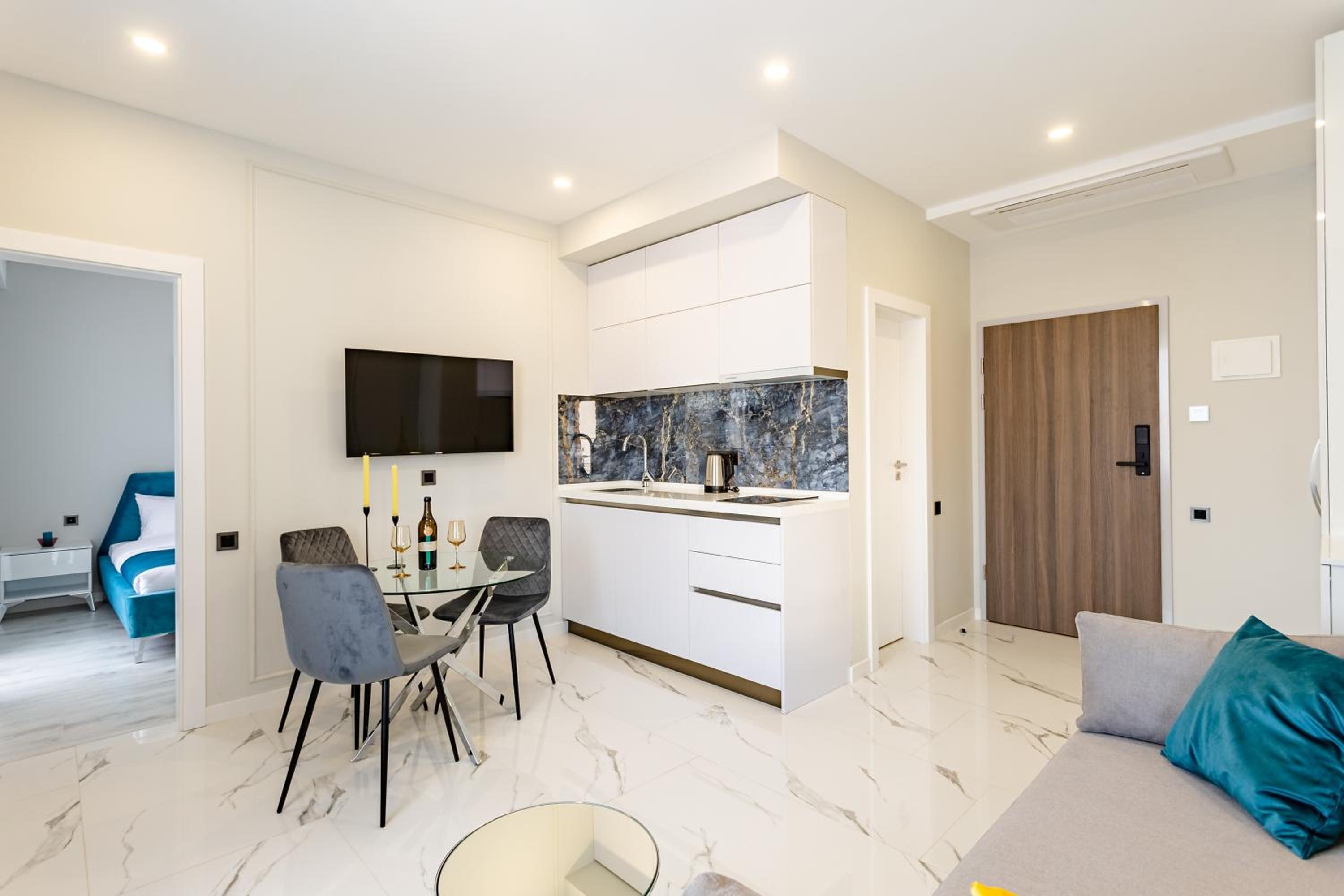 Photo 12
