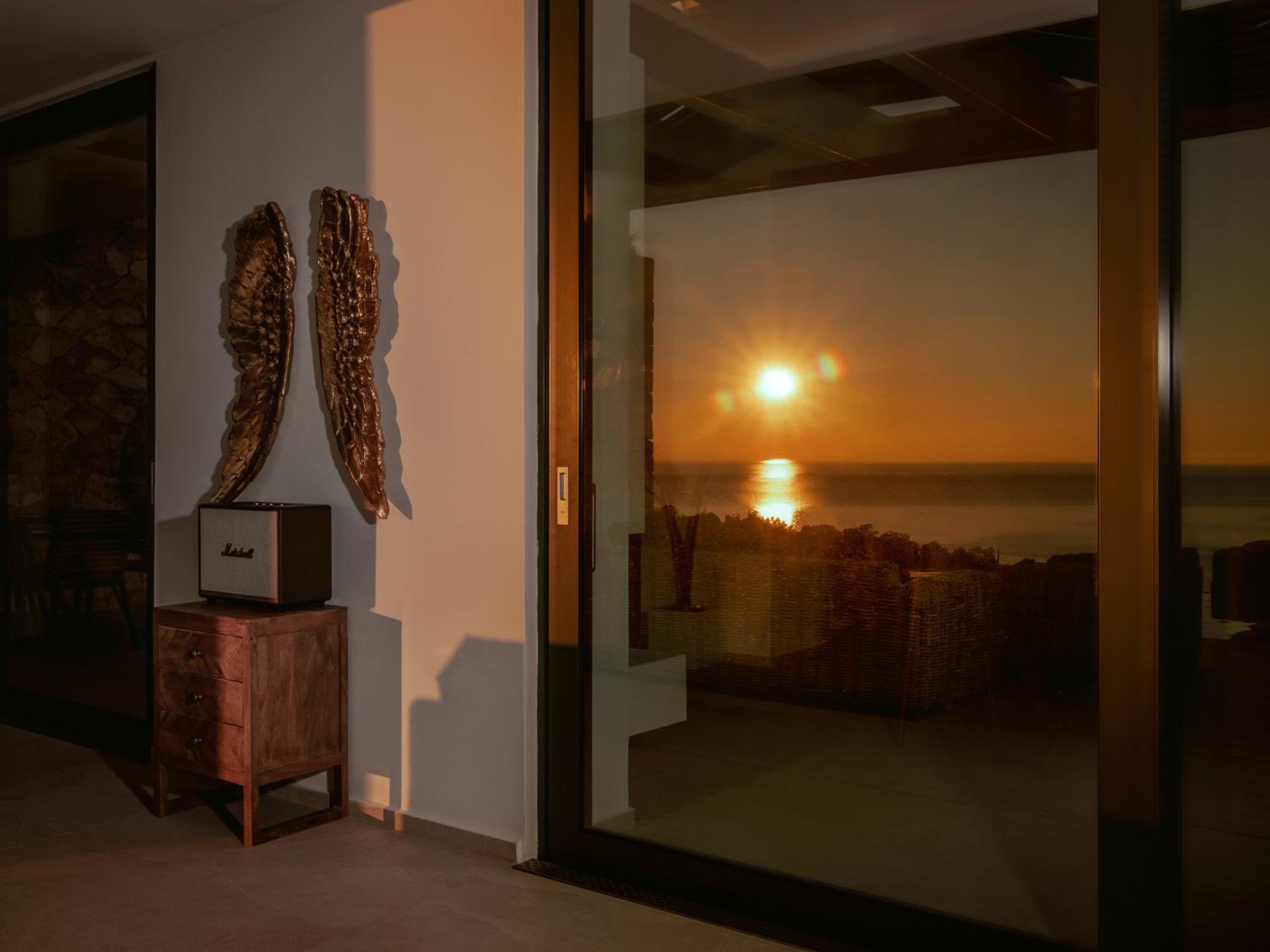 Hotel Horizon Luxury Suite - Image 1