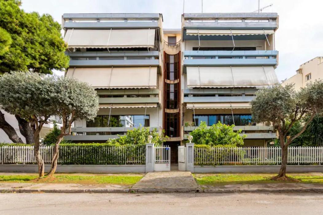 Hotel Βright Walled Designed Apt in Glyfada Center - Image 1