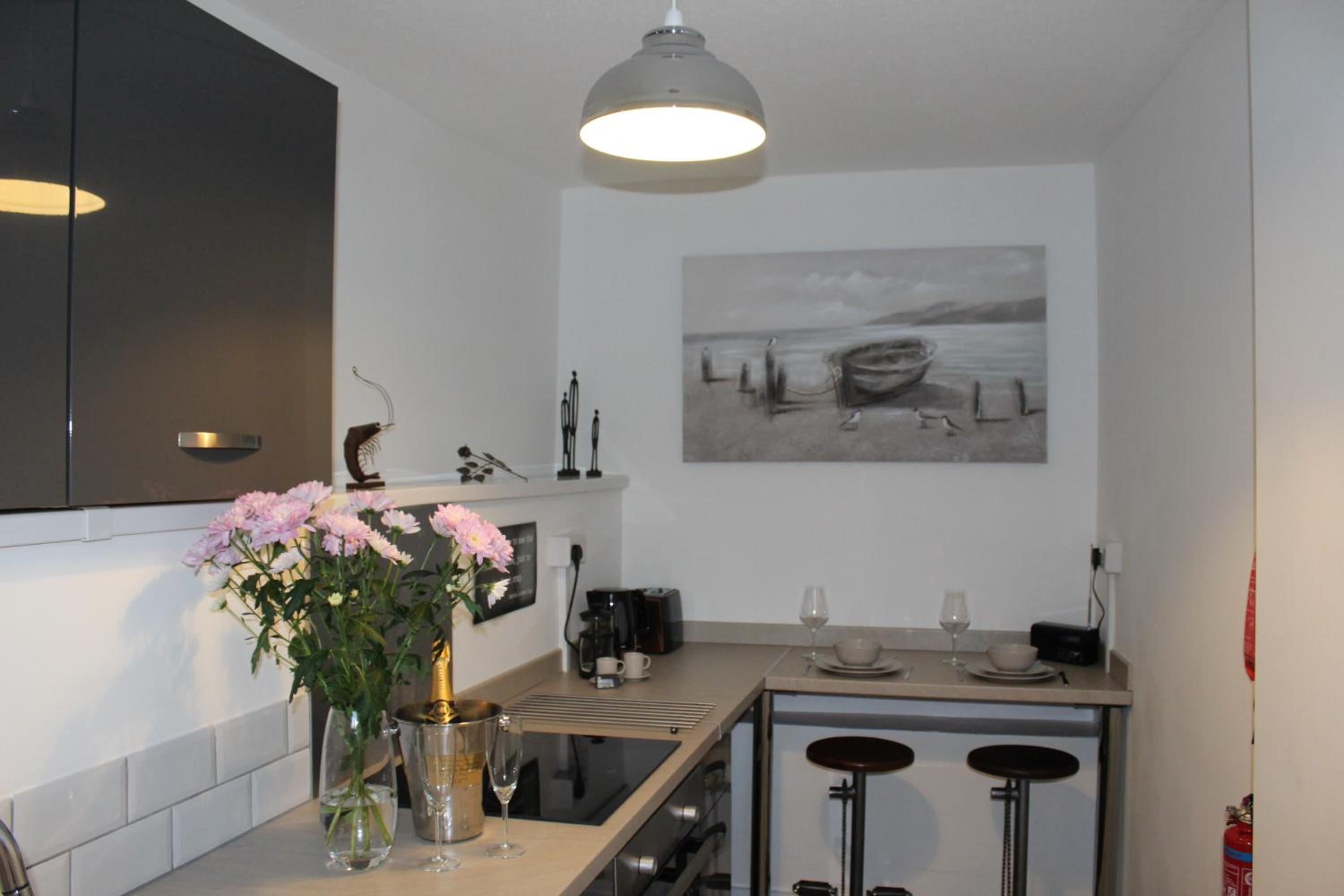 *Hidden Gem* Stylish apartment* Walk to beach view 5