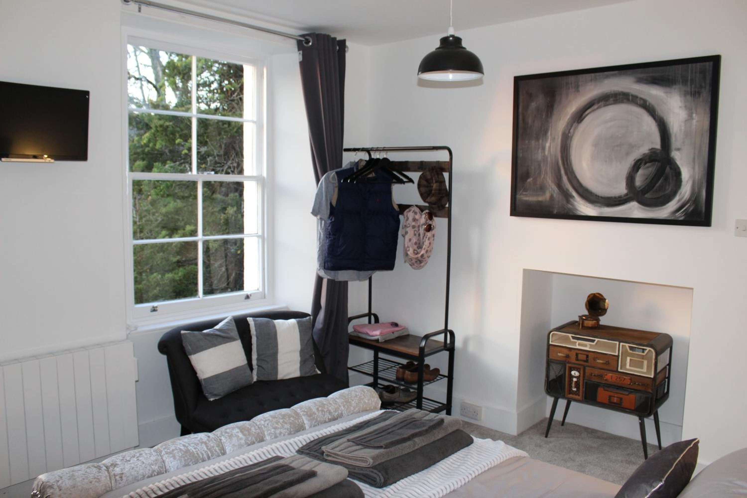 *Hidden Gem* Stylish apartment* Walk to beach view 3