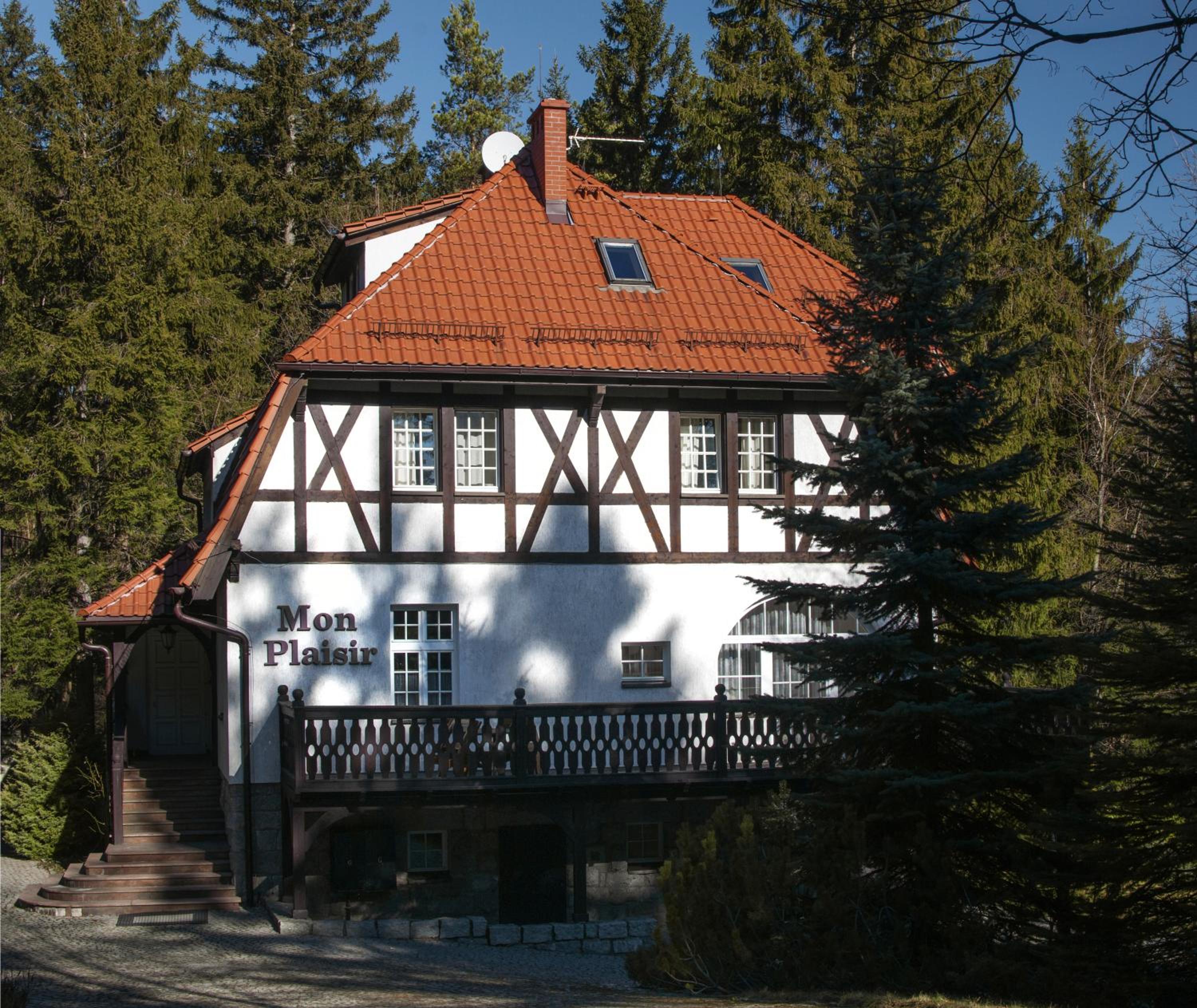 Photo 10