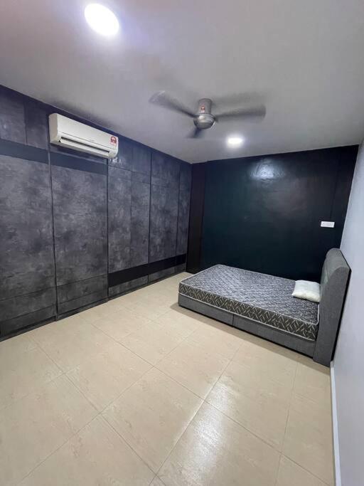 Galaxy House with seaview balcony- JB PONTIAN photo 6