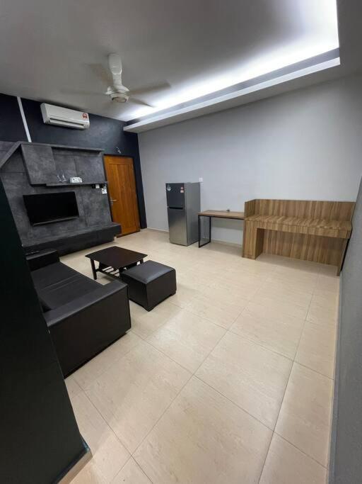 Galaxy House with seaview balcony- JB PONTIAN photo 2