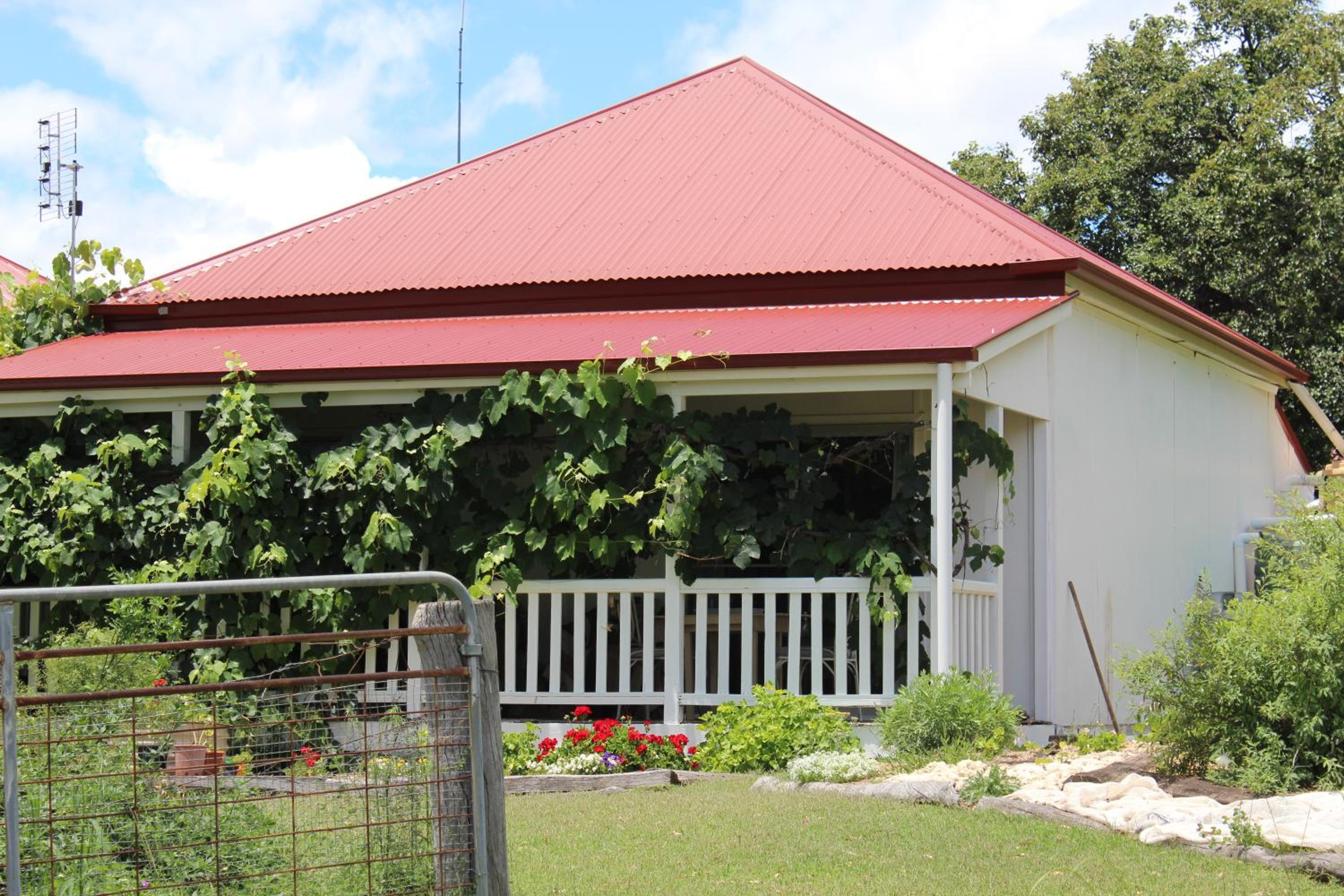Glenlyon Dam Holiday Cottage & Farmstay