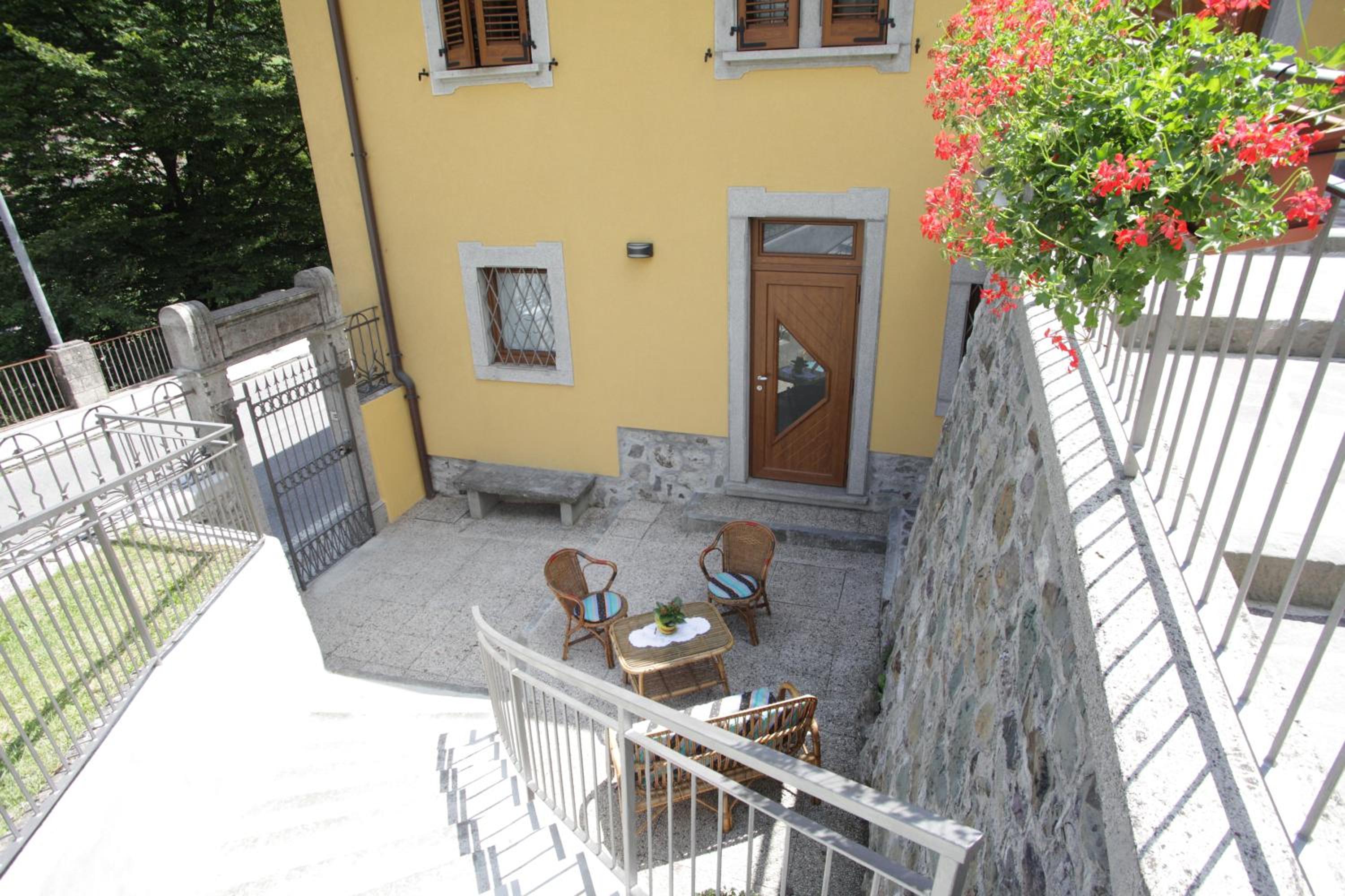 Photo 7