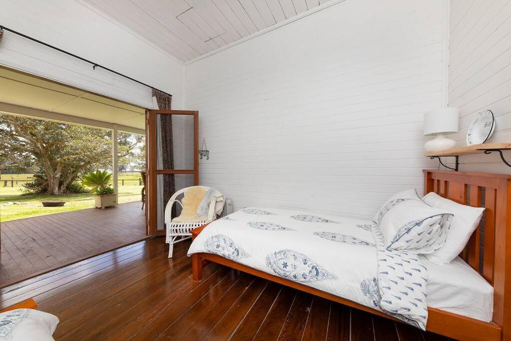 Katandra Homestead, farm on the lake, close to beaches and national park