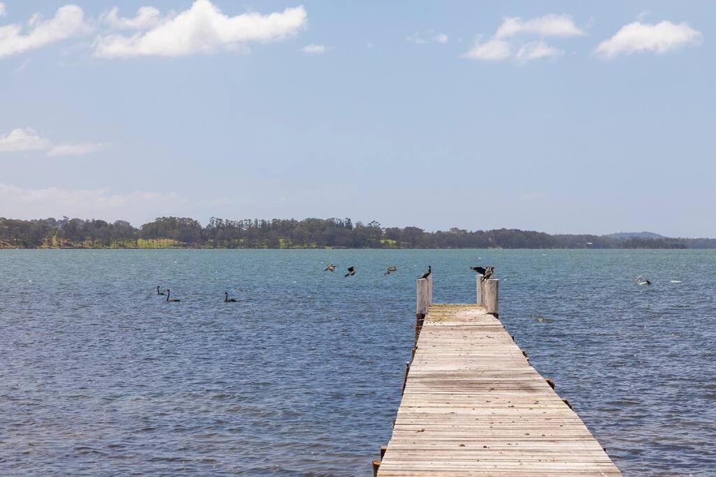 Katandra Homestead, farm on the lake, close to beaches and national park