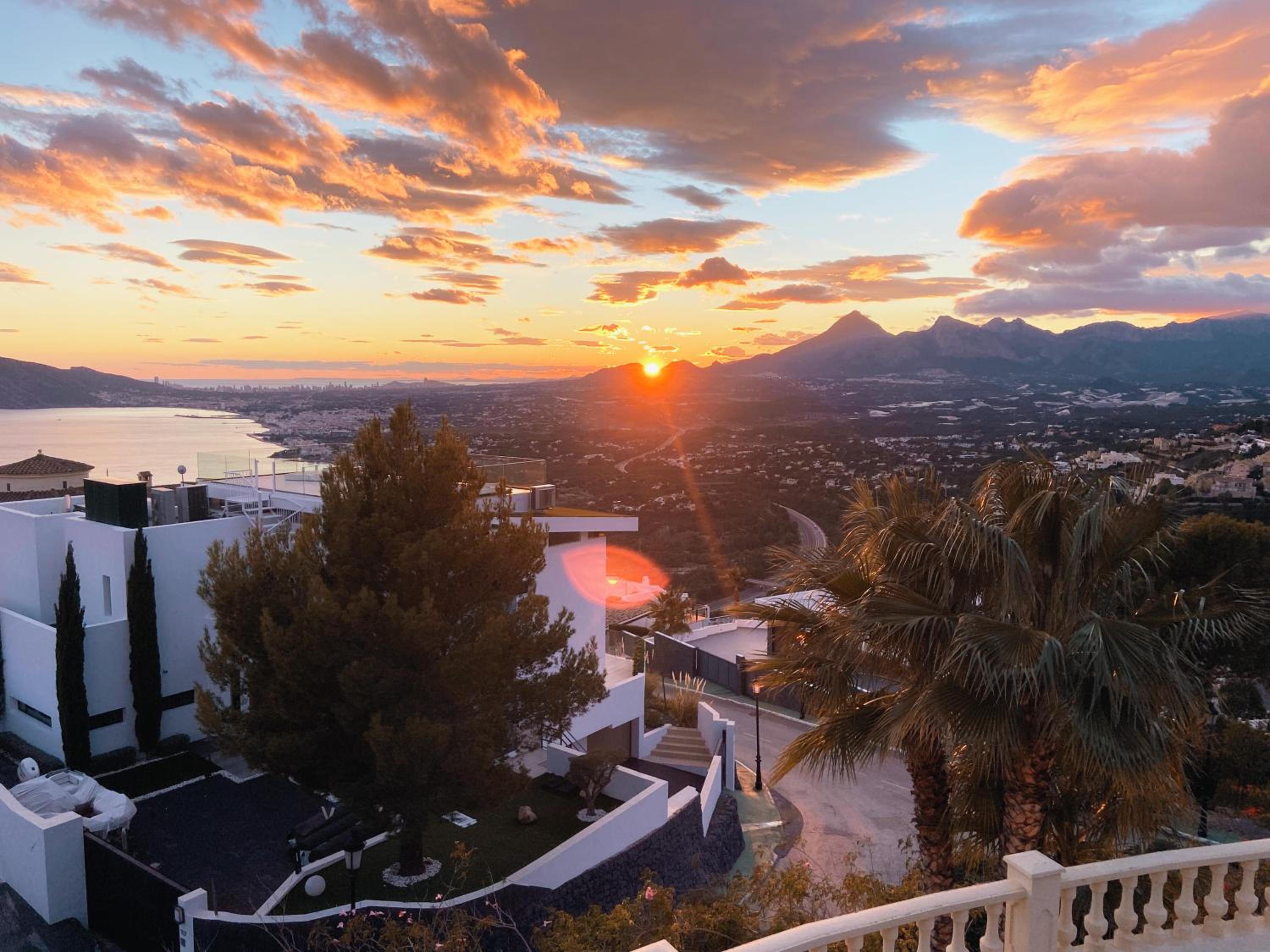 Villa Aleandra con Maravillosas Vistas al mar! view 3