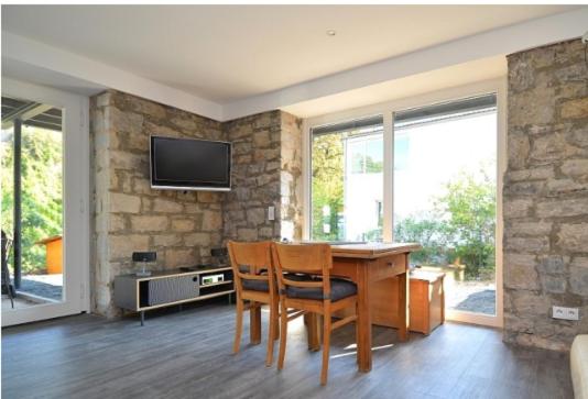 Ferienwohnung stadtnah mit Weinbergblick view 2